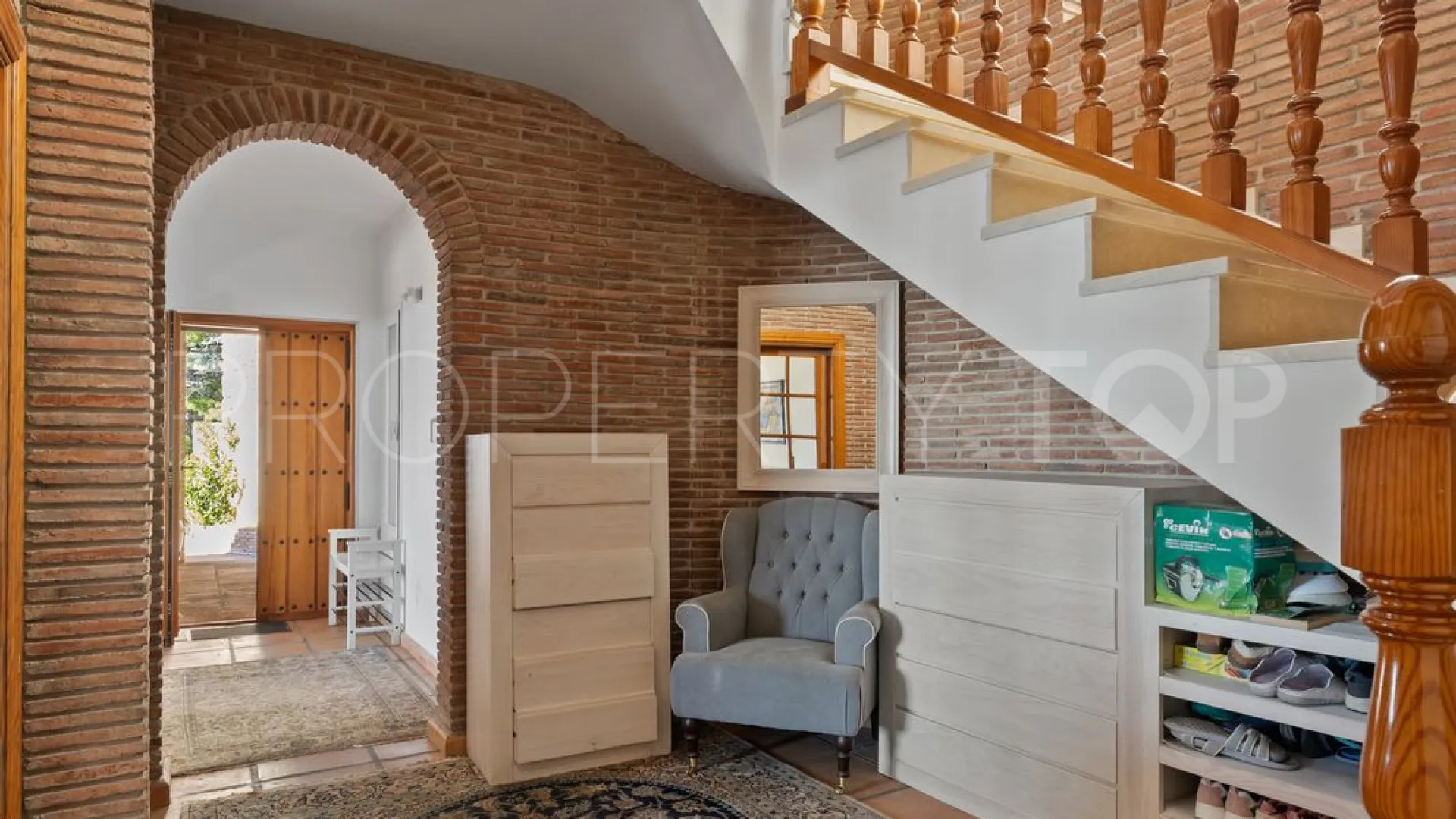 Buy villa with 3 bedrooms in Mijas