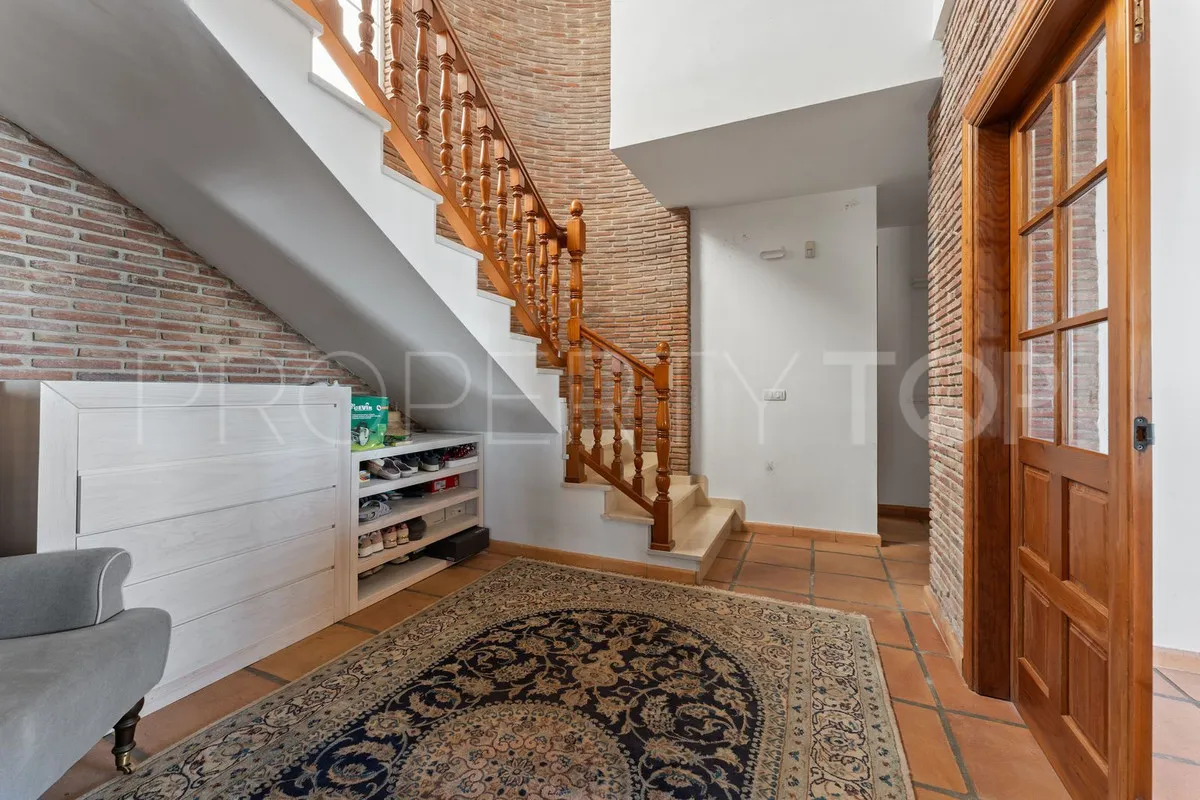 Buy villa with 3 bedrooms in Mijas
