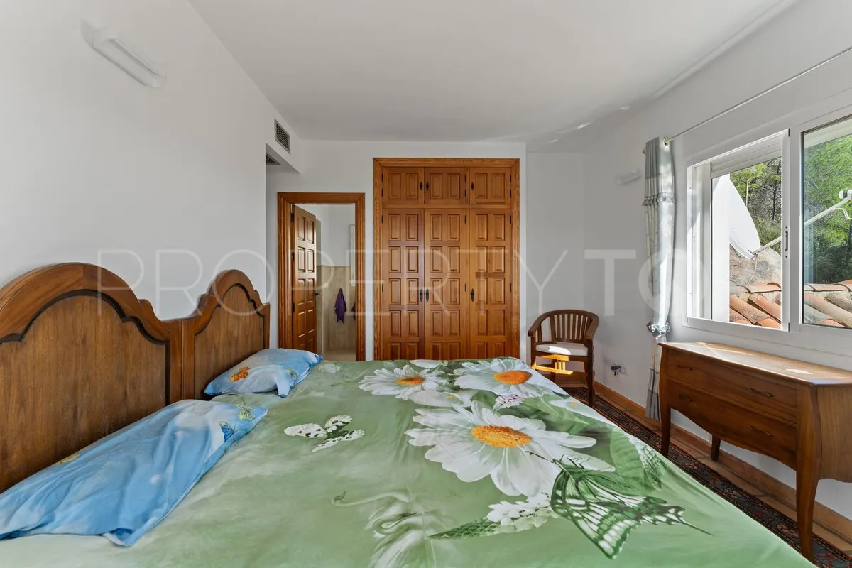 Buy villa with 3 bedrooms in Mijas