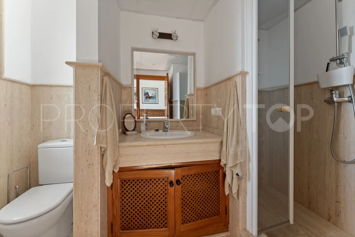 Buy villa with 3 bedrooms in Mijas