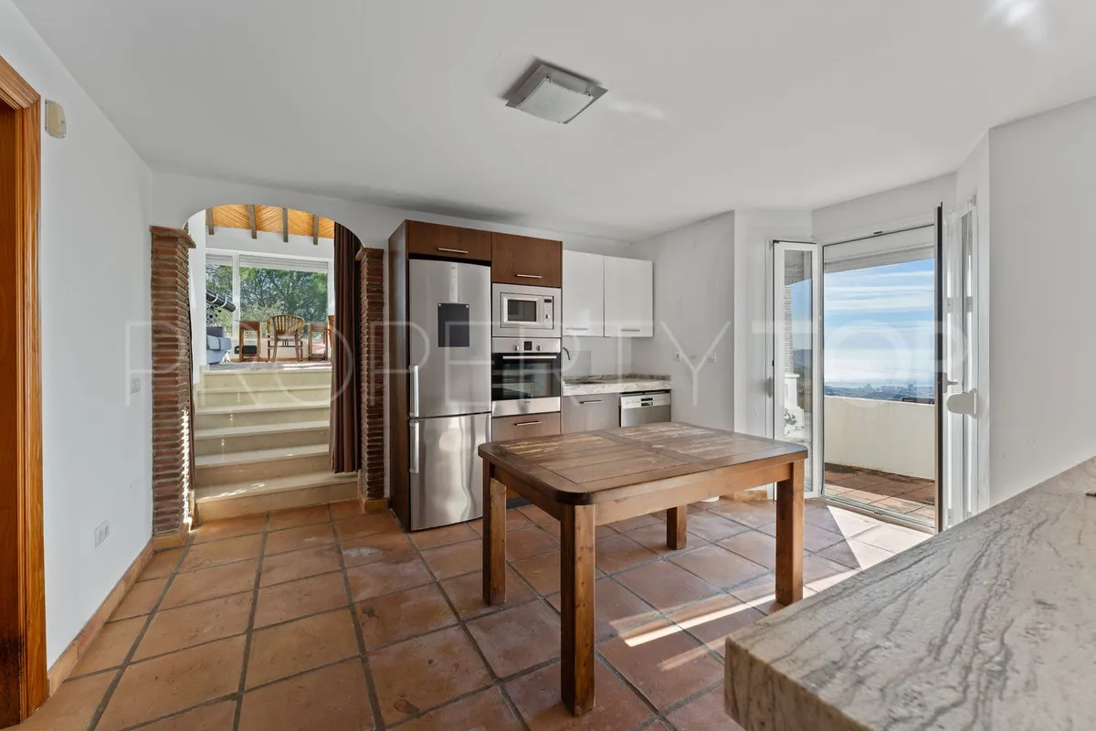 Buy villa with 3 bedrooms in Mijas