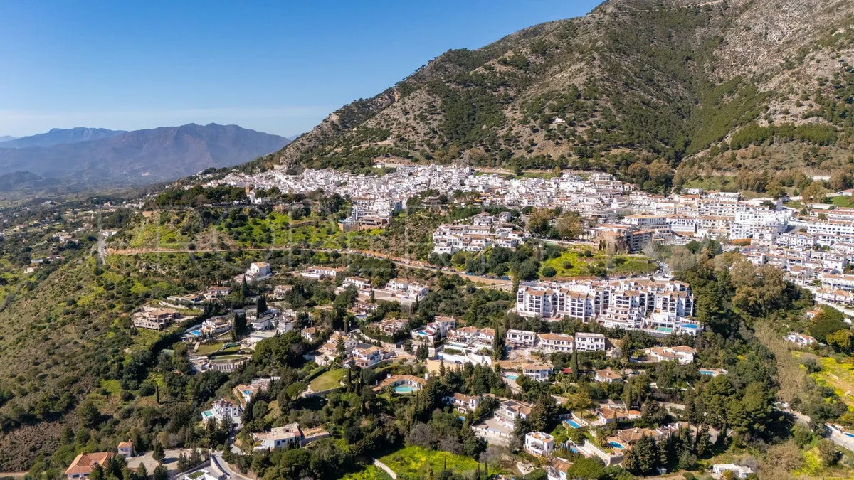 Buy villa with 3 bedrooms in Mijas