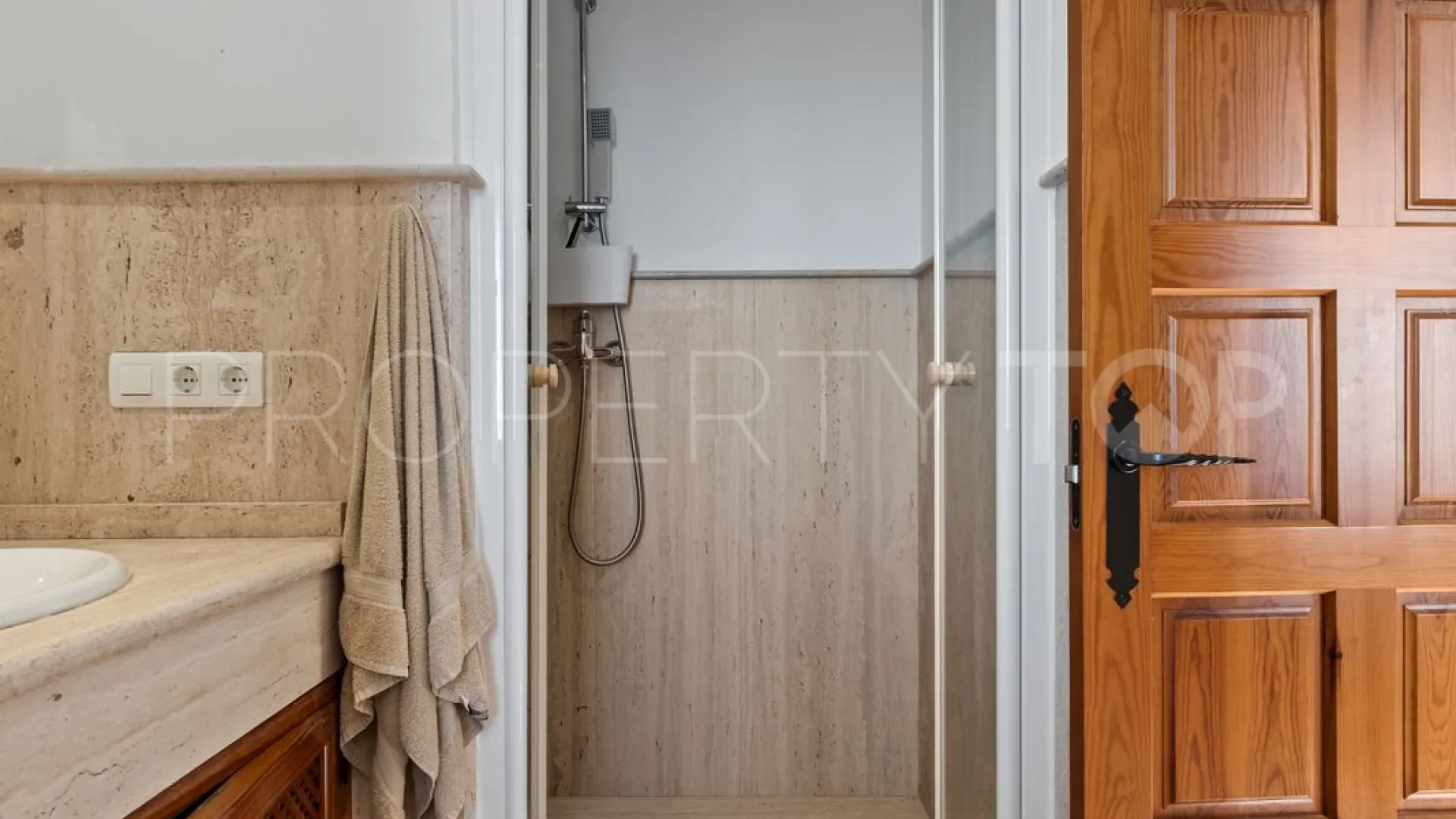 Buy villa with 3 bedrooms in Mijas
