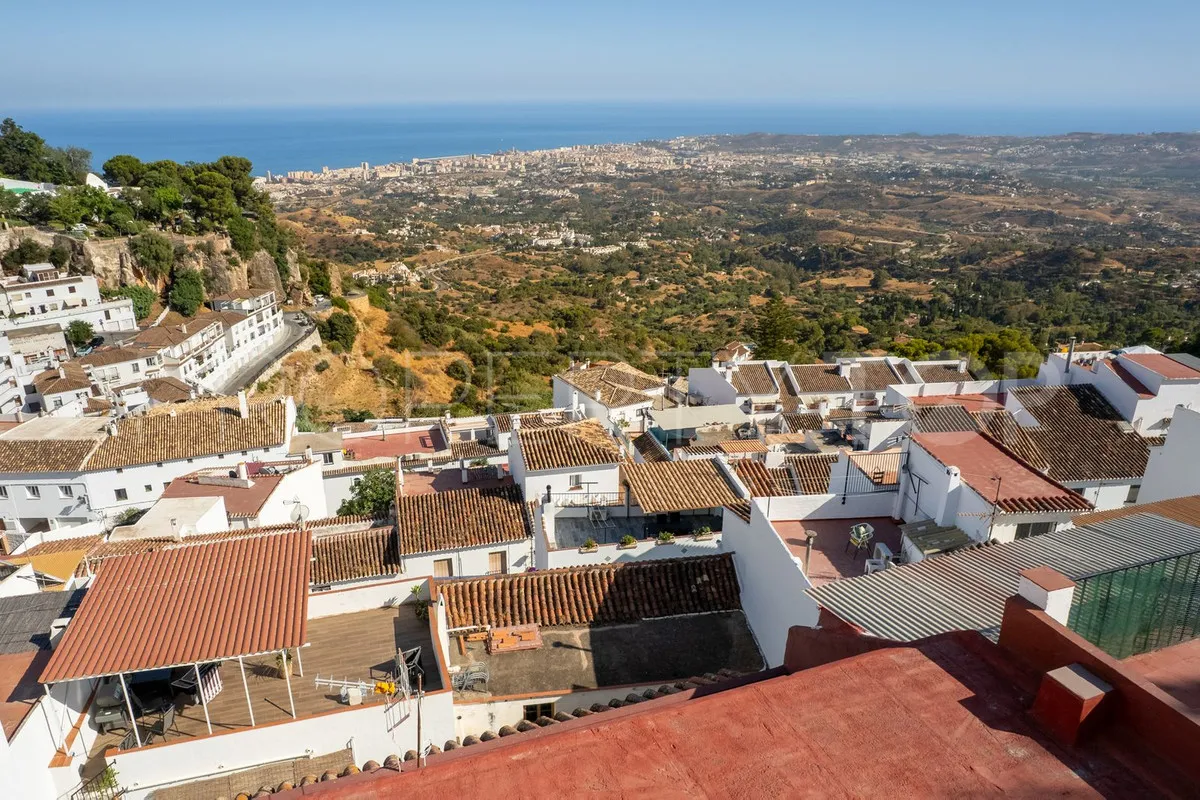 For sale town house in Mijas with 4 bedrooms