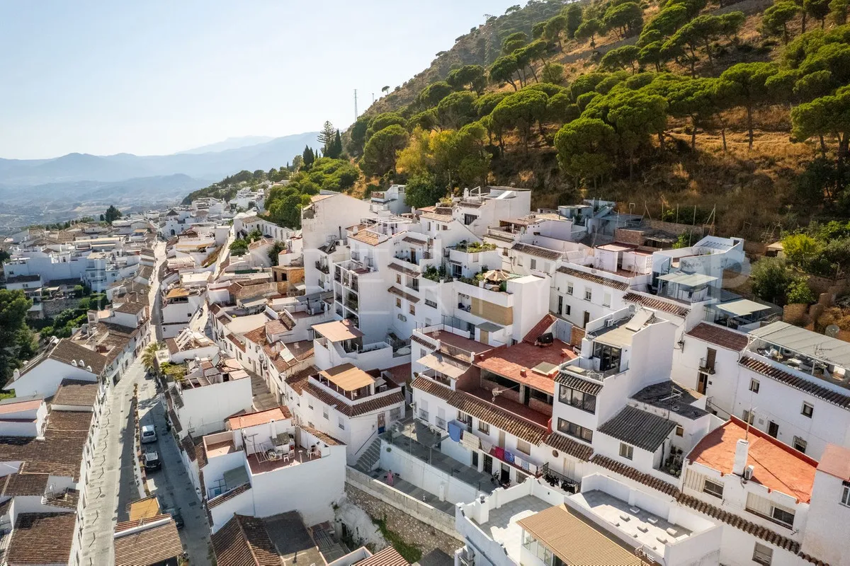 For sale town house in Mijas with 4 bedrooms