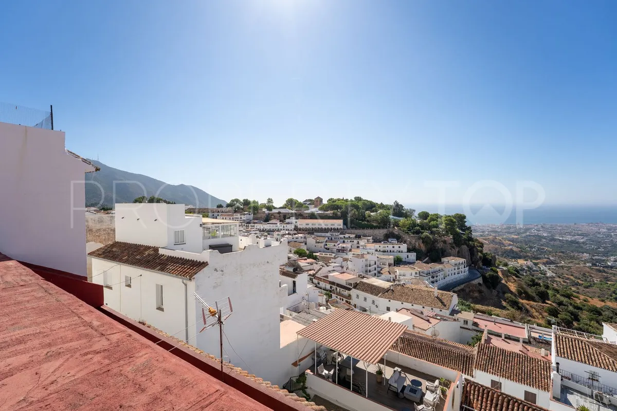 For sale town house in Mijas with 4 bedrooms