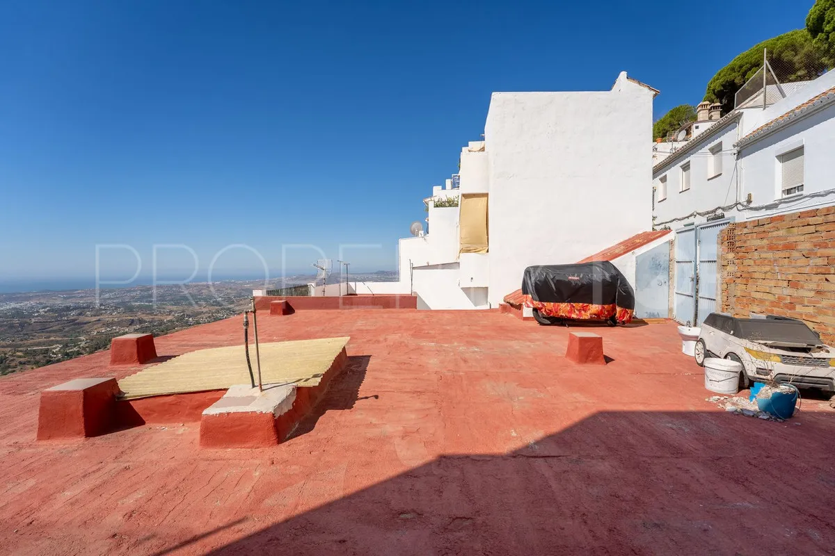 For sale town house in Mijas with 4 bedrooms