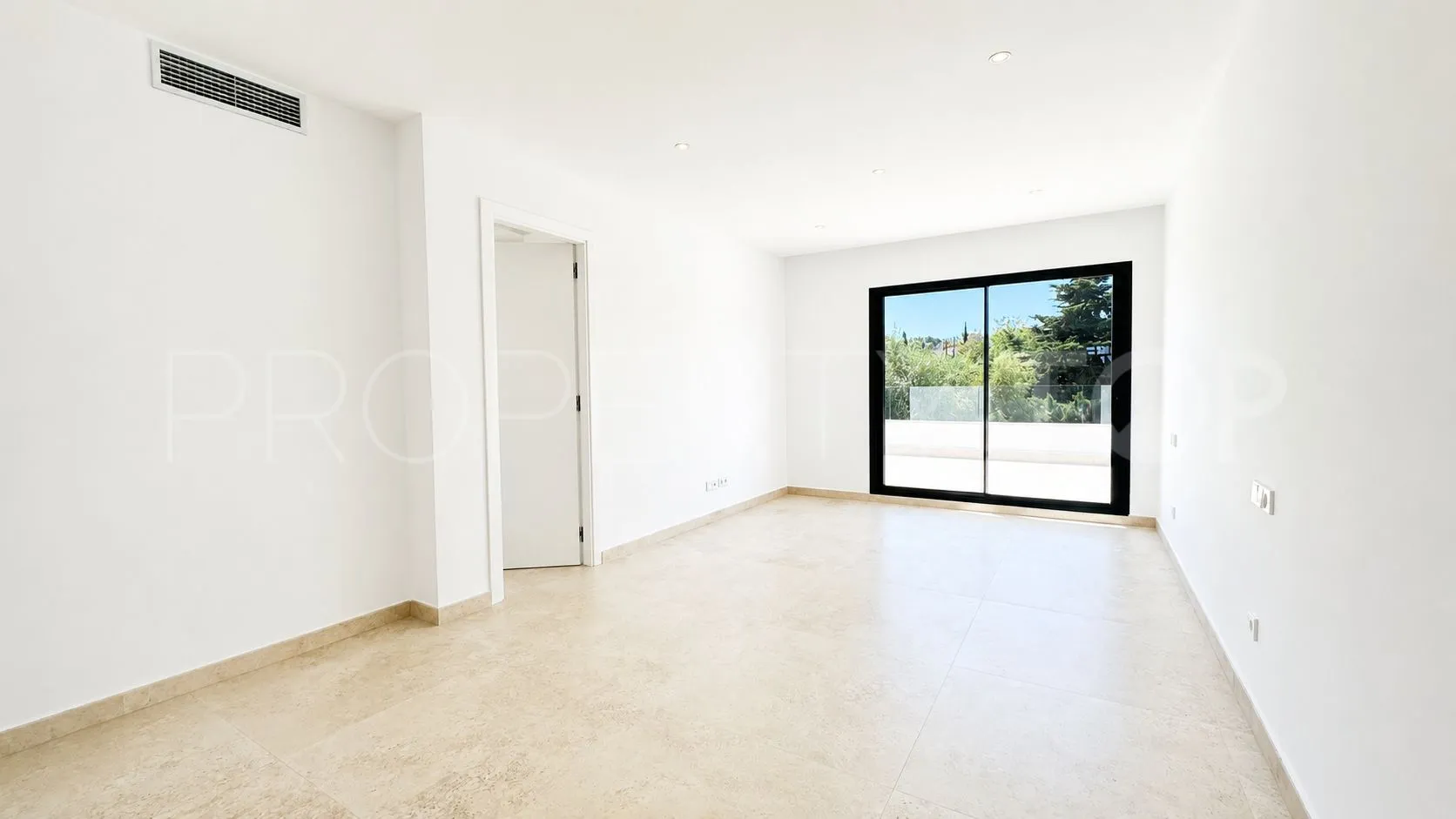 Se vende villa en Zona B de 6 dormitorios