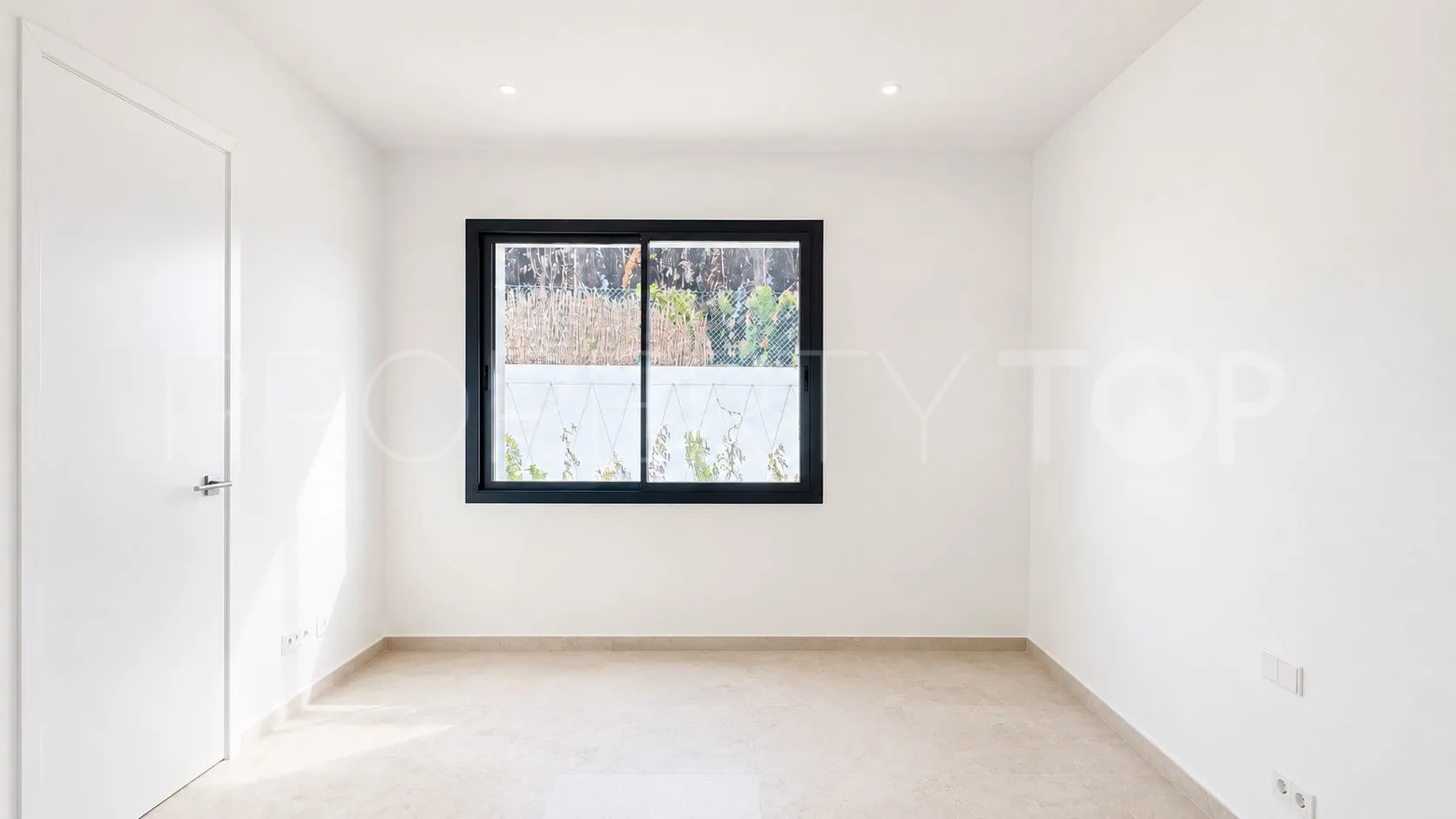 Se vende villa en Zona B de 6 dormitorios