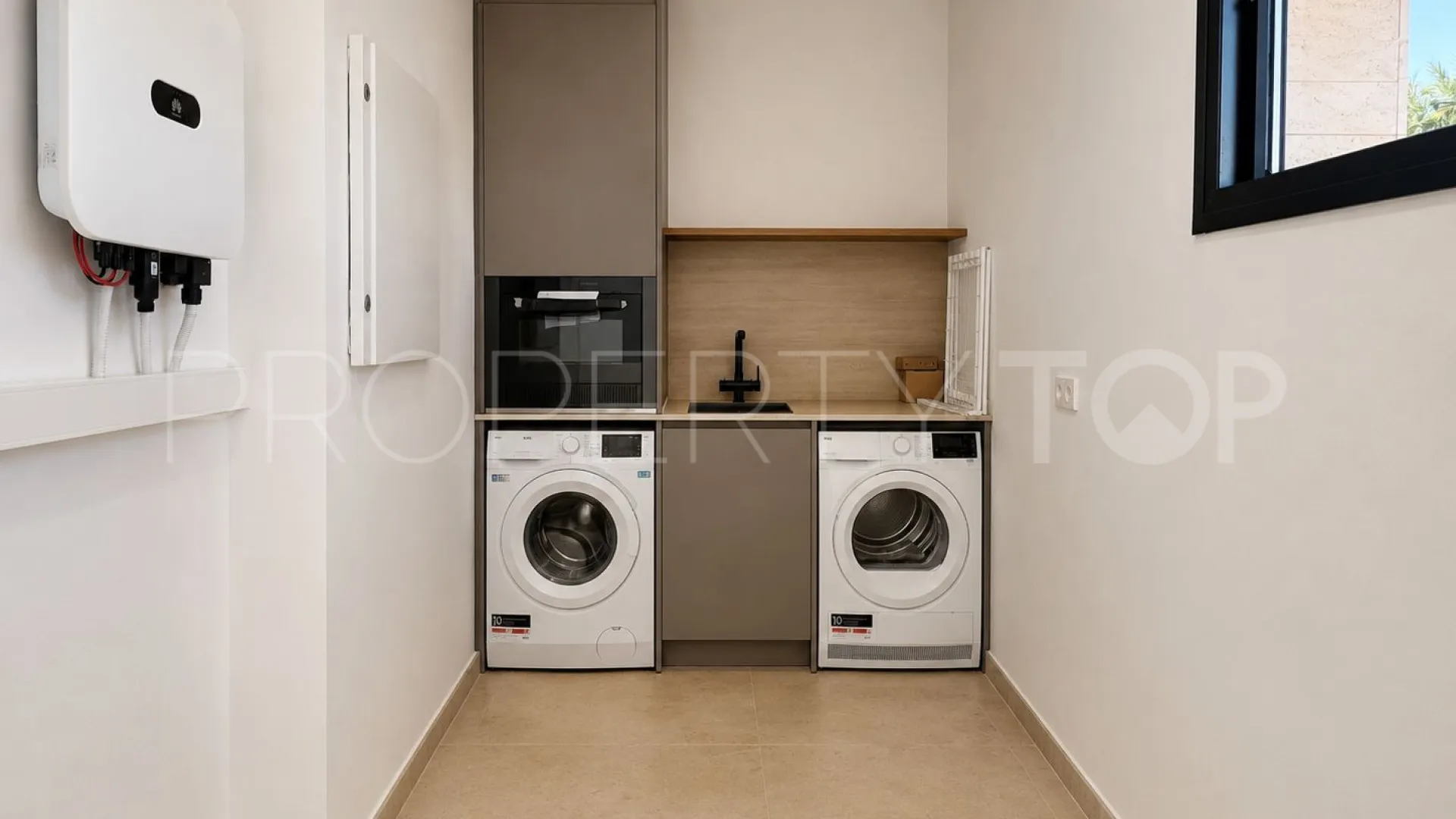 Se vende villa en Zona B de 6 dormitorios