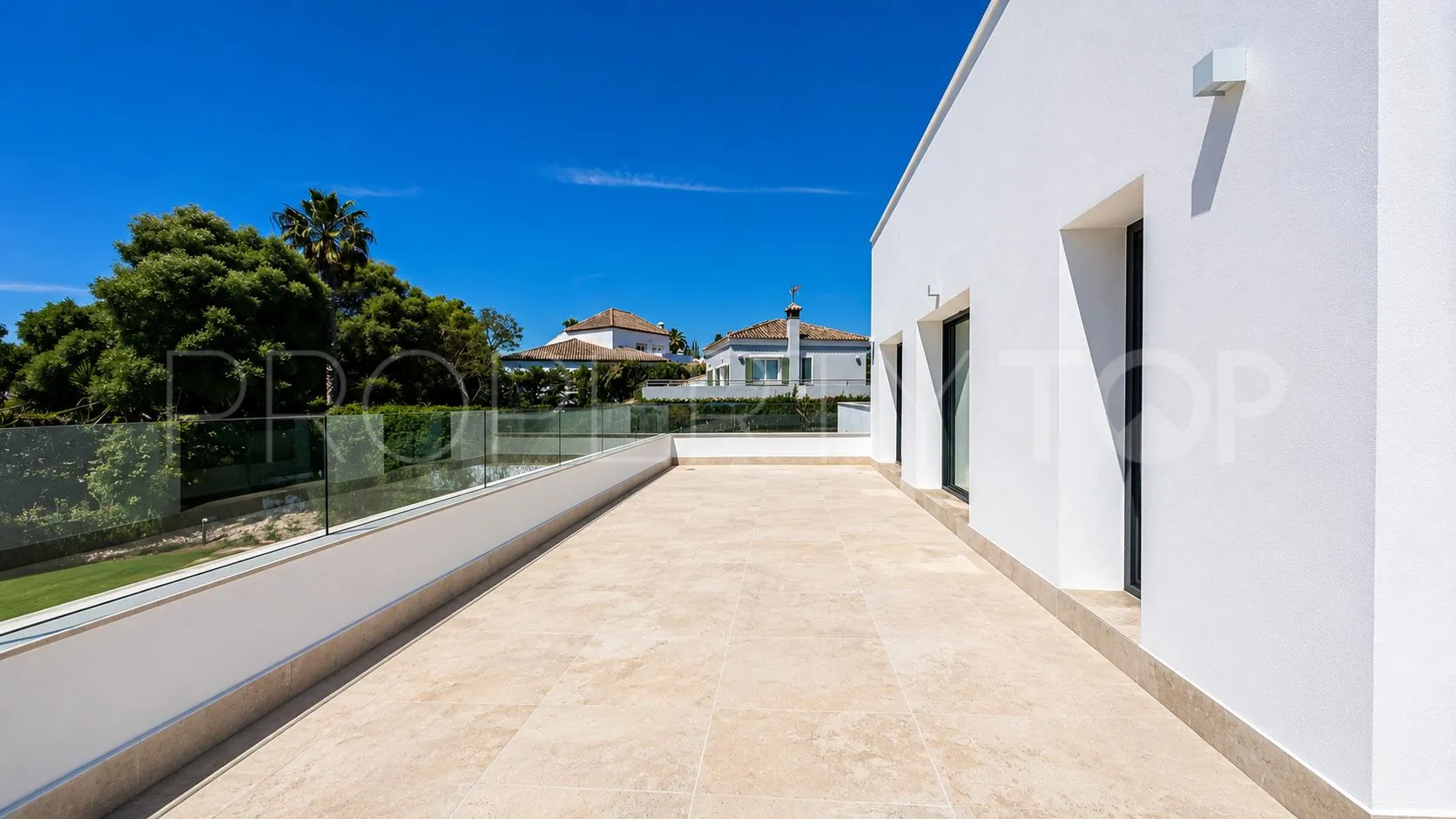 Se vende villa en Zona B de 6 dormitorios