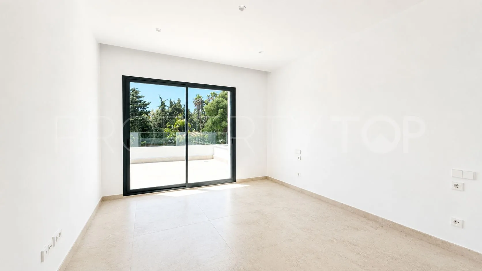 Se vende villa en Zona B de 6 dormitorios