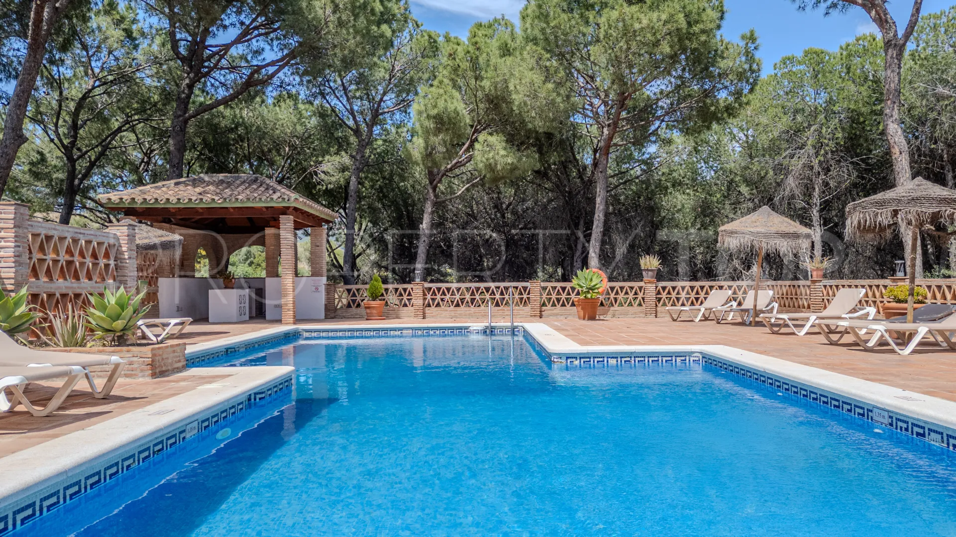 Apartamento a la venta de 2 dormitorios en Los Pinos de Aloha