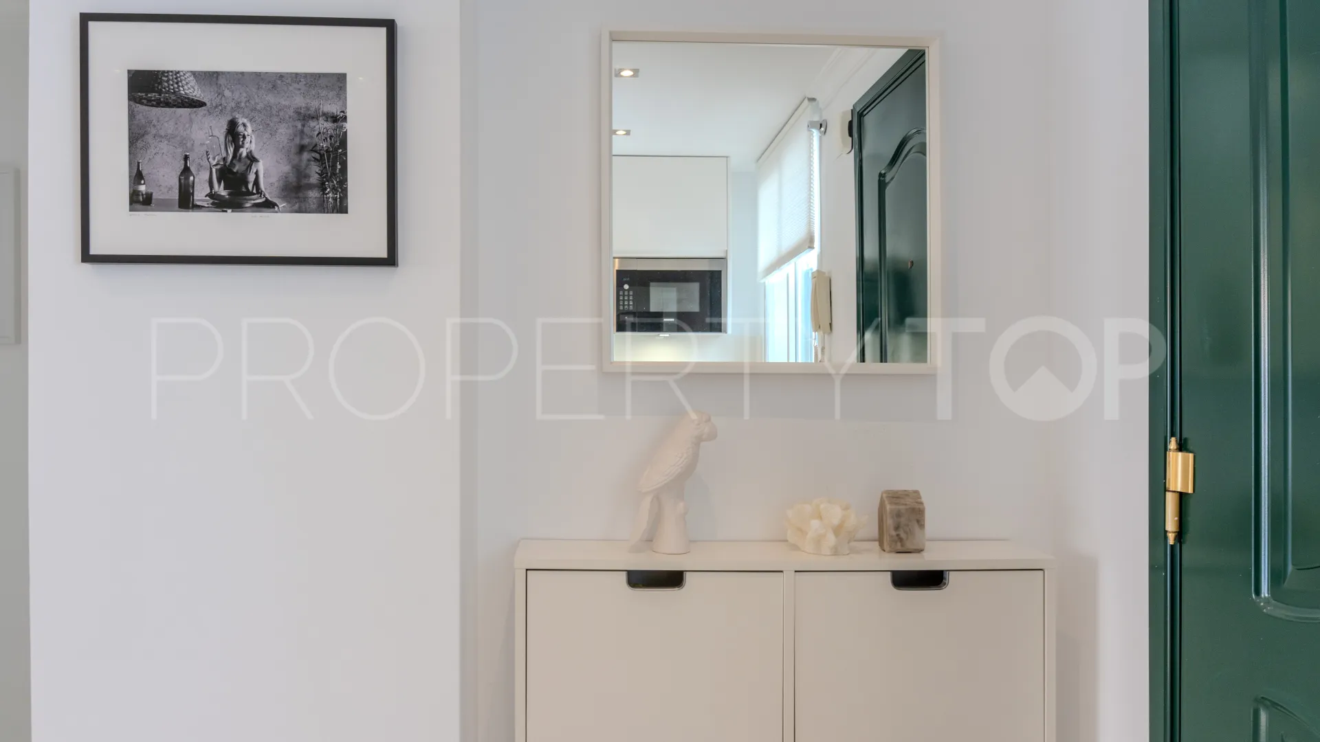 Aloha 2 bedrooms apartment for sale
