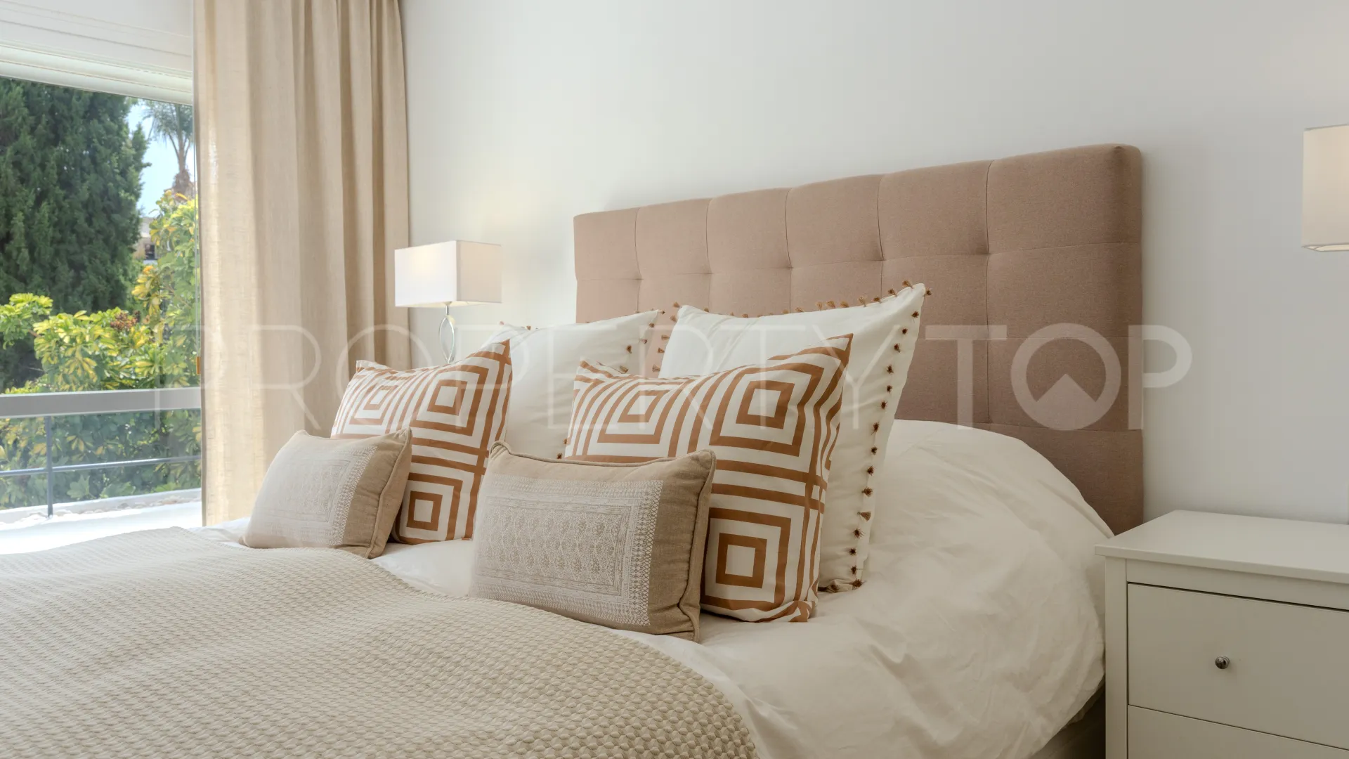 Aloha 2 bedrooms apartment for sale