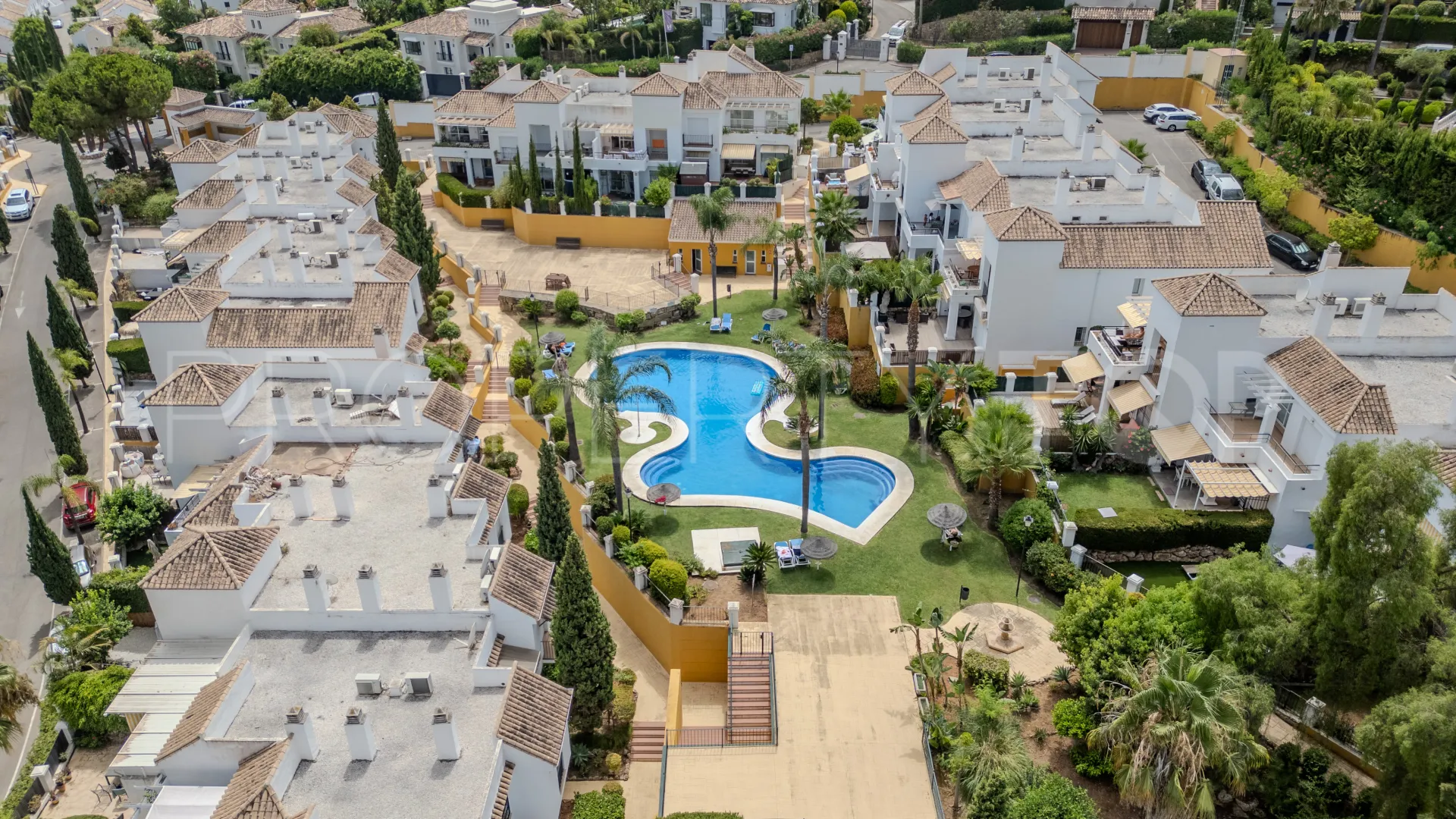 Aloha 2 bedrooms apartment for sale