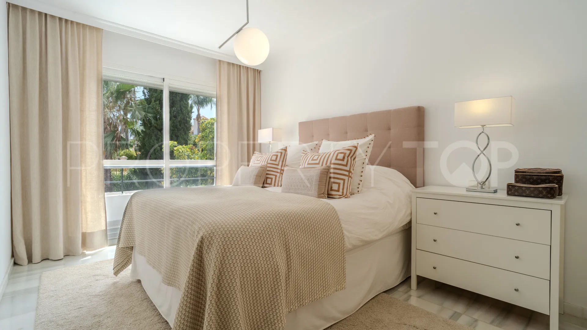 Aloha 2 bedrooms apartment for sale