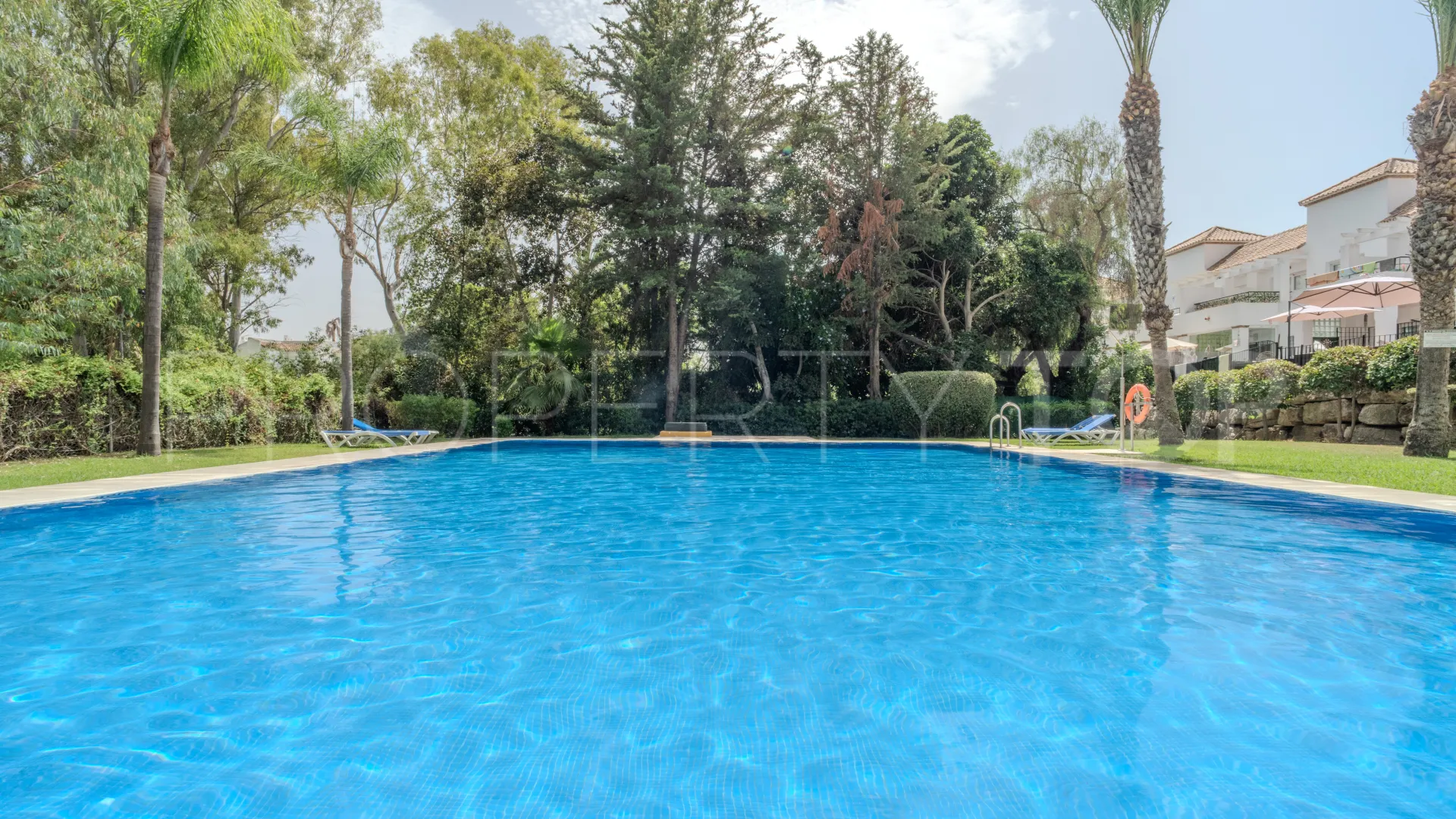 Aloha 2 bedrooms apartment for sale