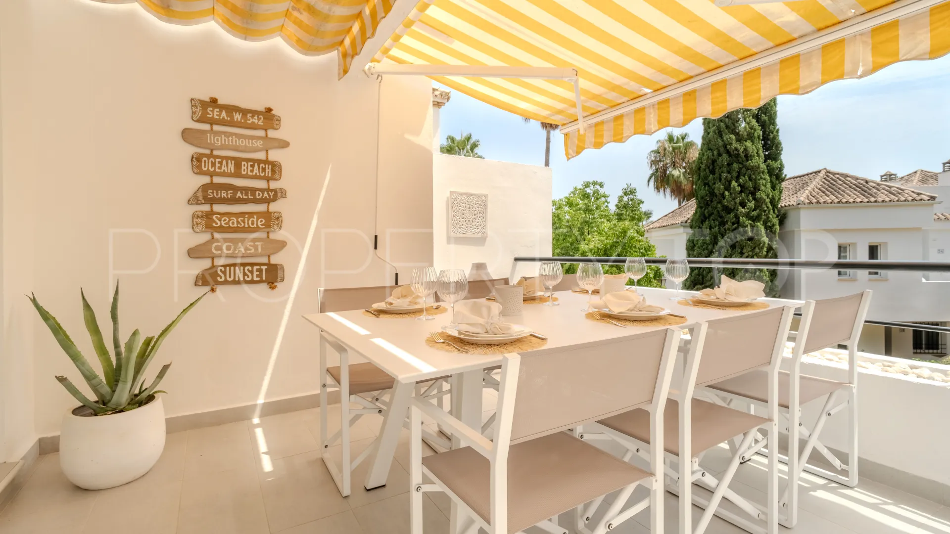 Aloha 2 bedrooms apartment for sale