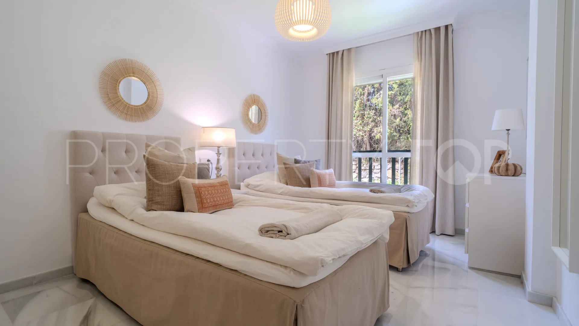 Aloha 2 bedrooms apartment for sale