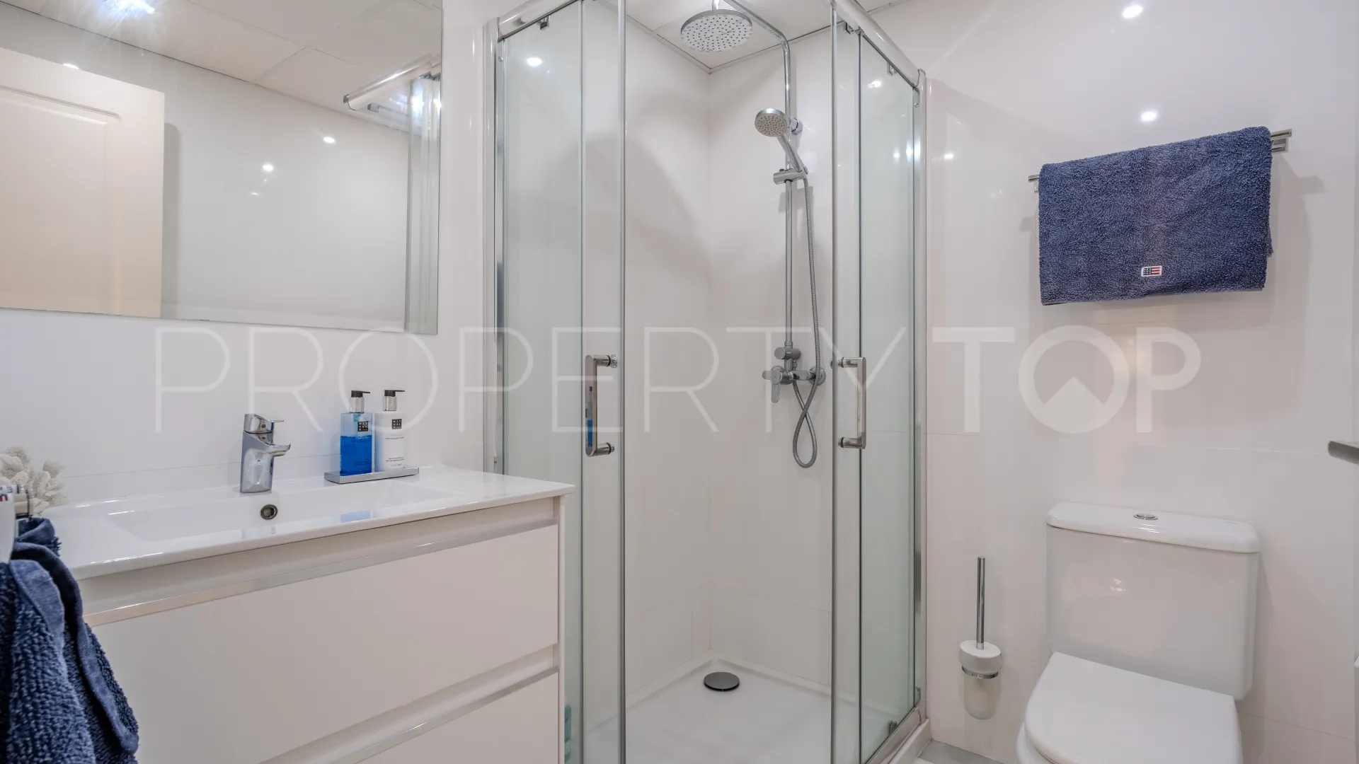 Aloha 2 bedrooms apartment for sale