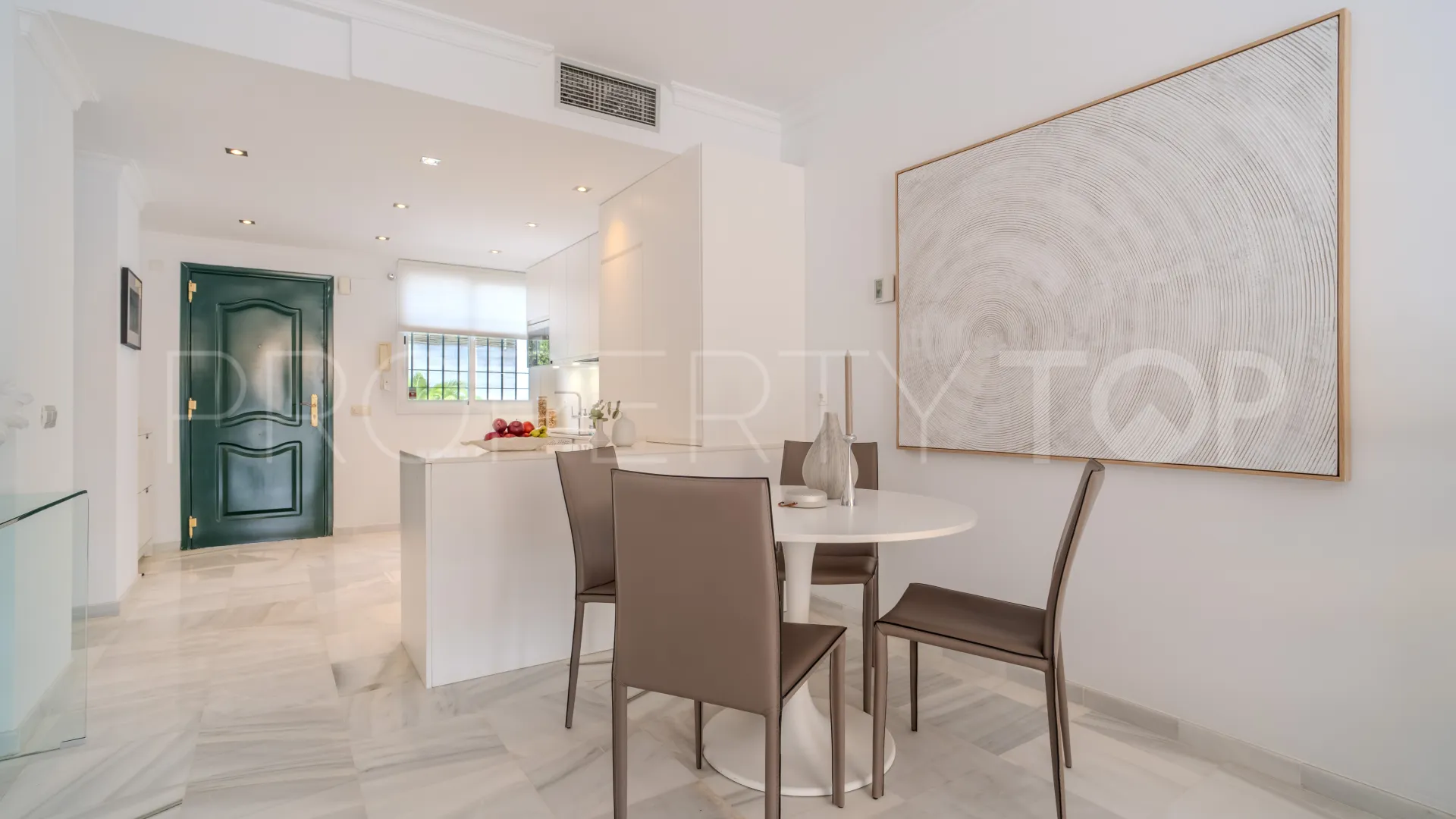 Aloha 2 bedrooms apartment for sale