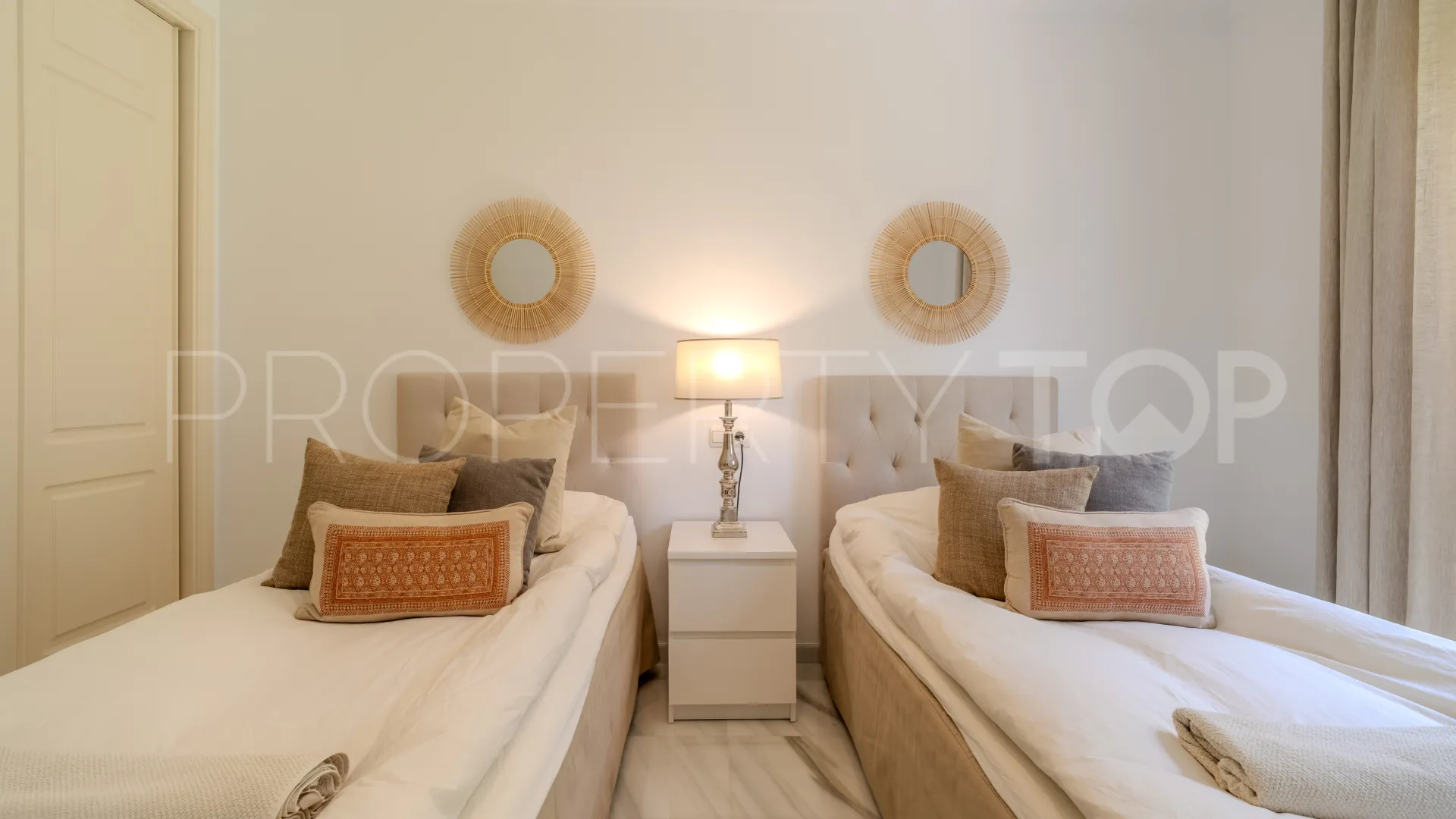 Aloha 2 bedrooms apartment for sale