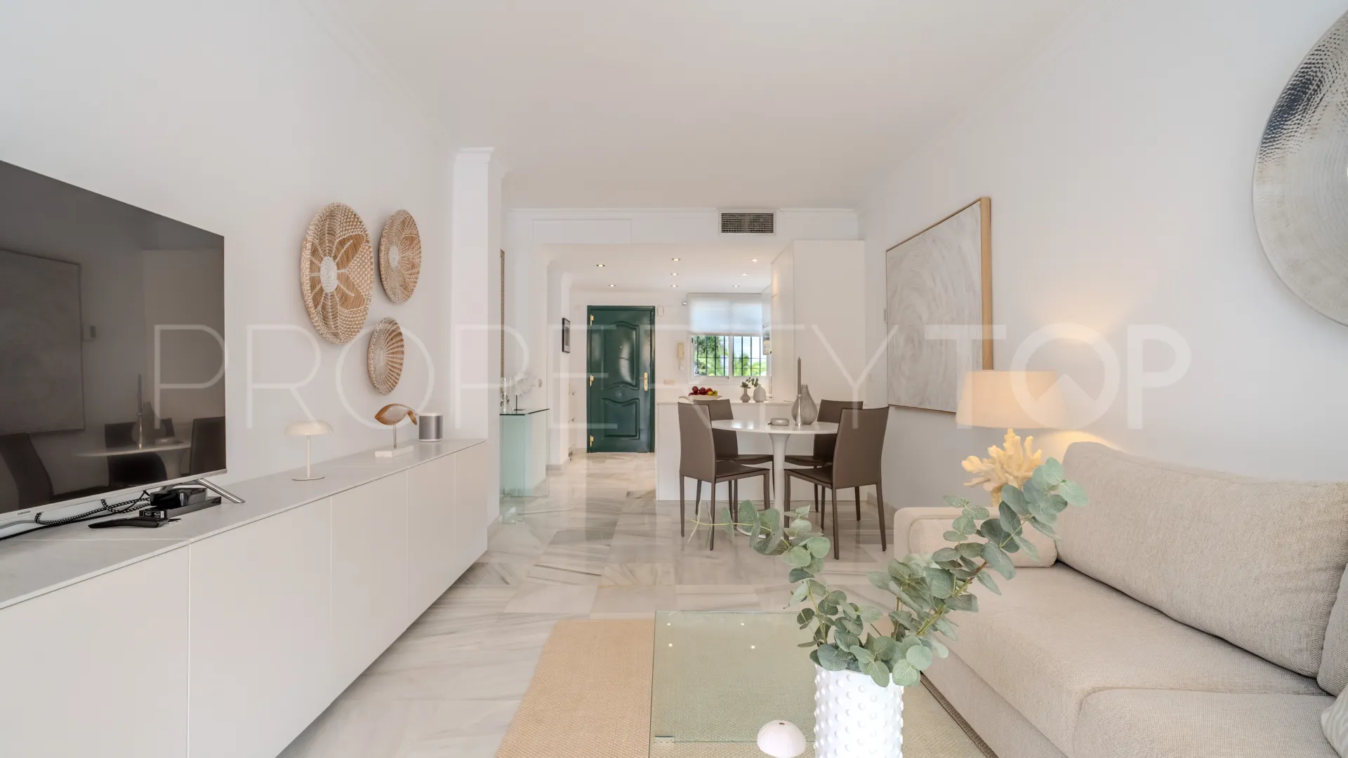 Aloha 2 bedrooms apartment for sale
