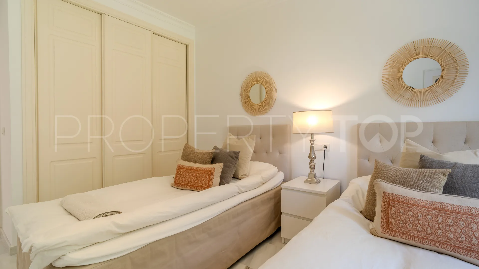 Aloha 2 bedrooms apartment for sale