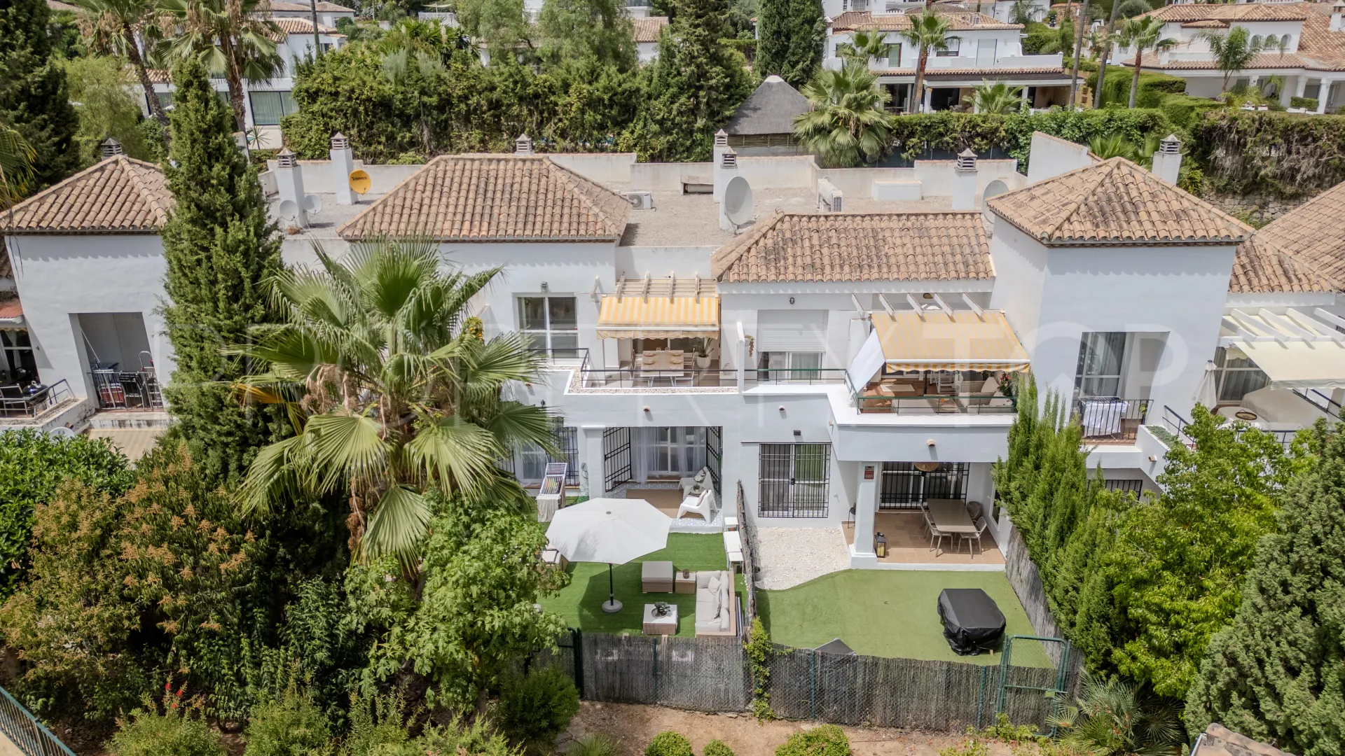 Aloha 2 bedrooms apartment for sale
