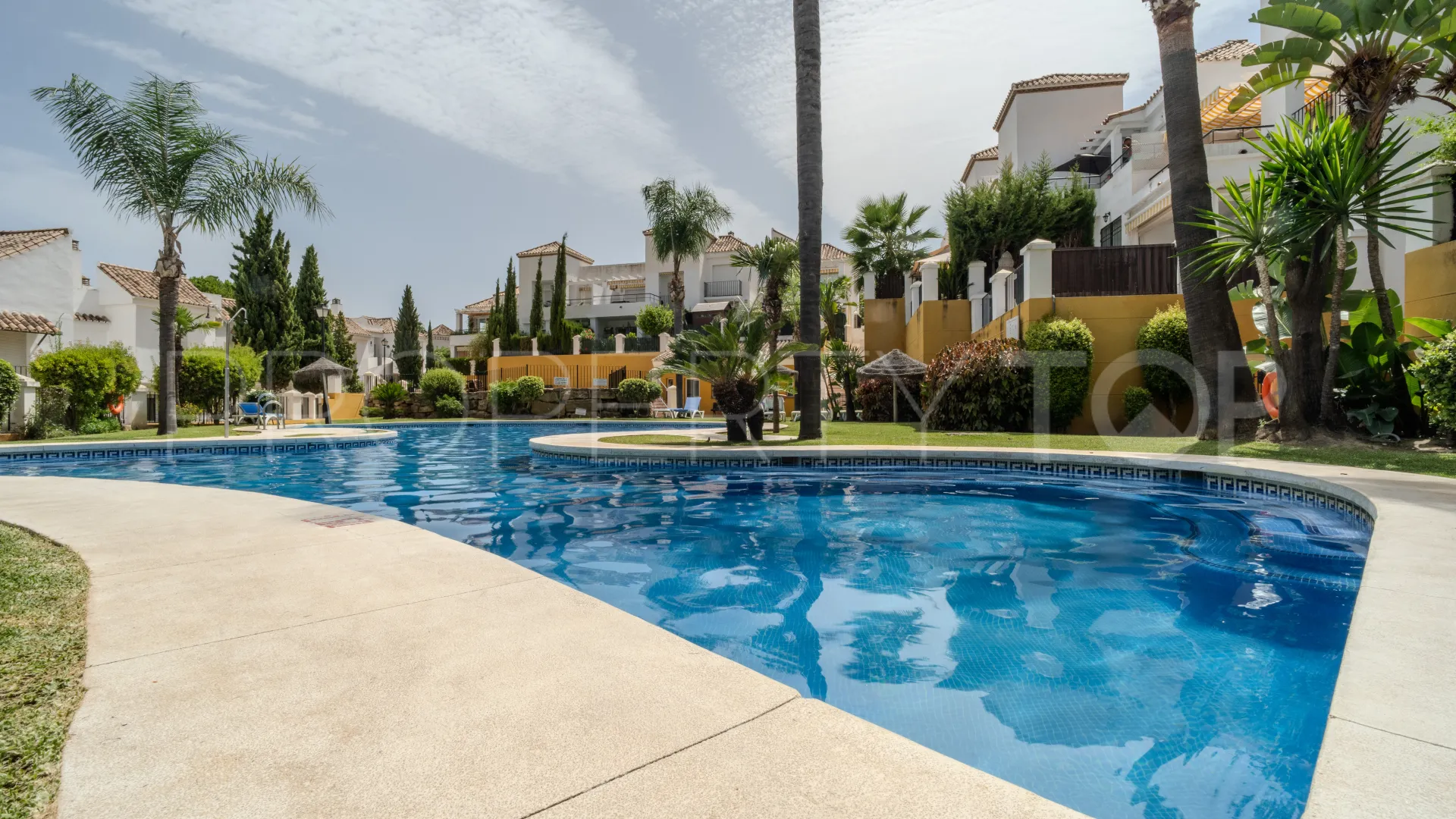 Aloha 2 bedrooms apartment for sale