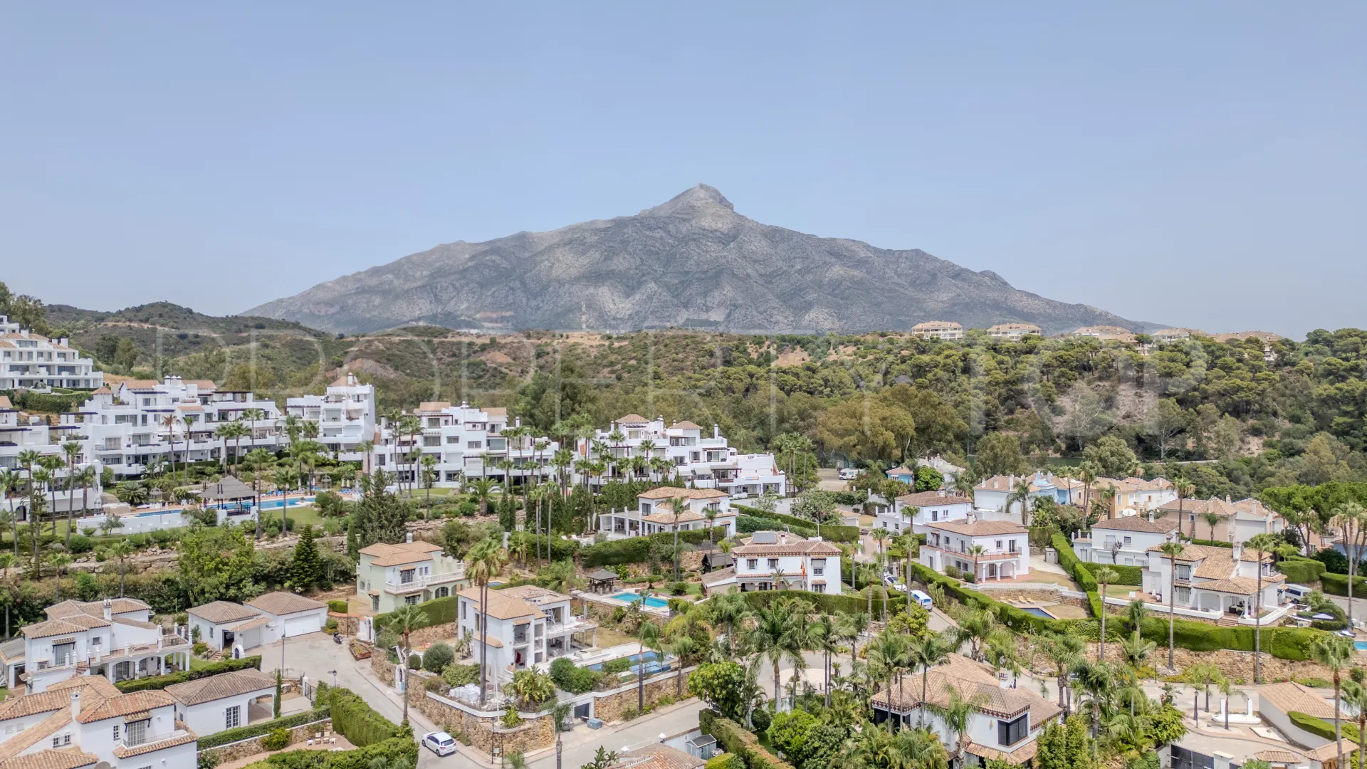 Aloha 2 bedrooms apartment for sale