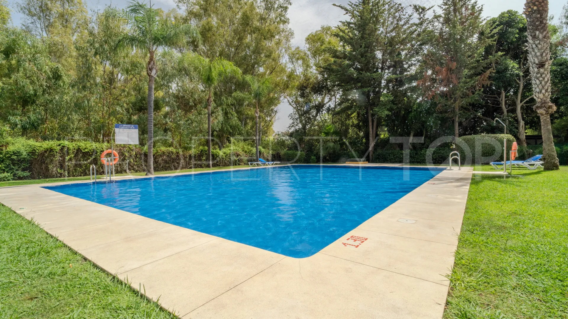 Aloha 2 bedrooms apartment for sale