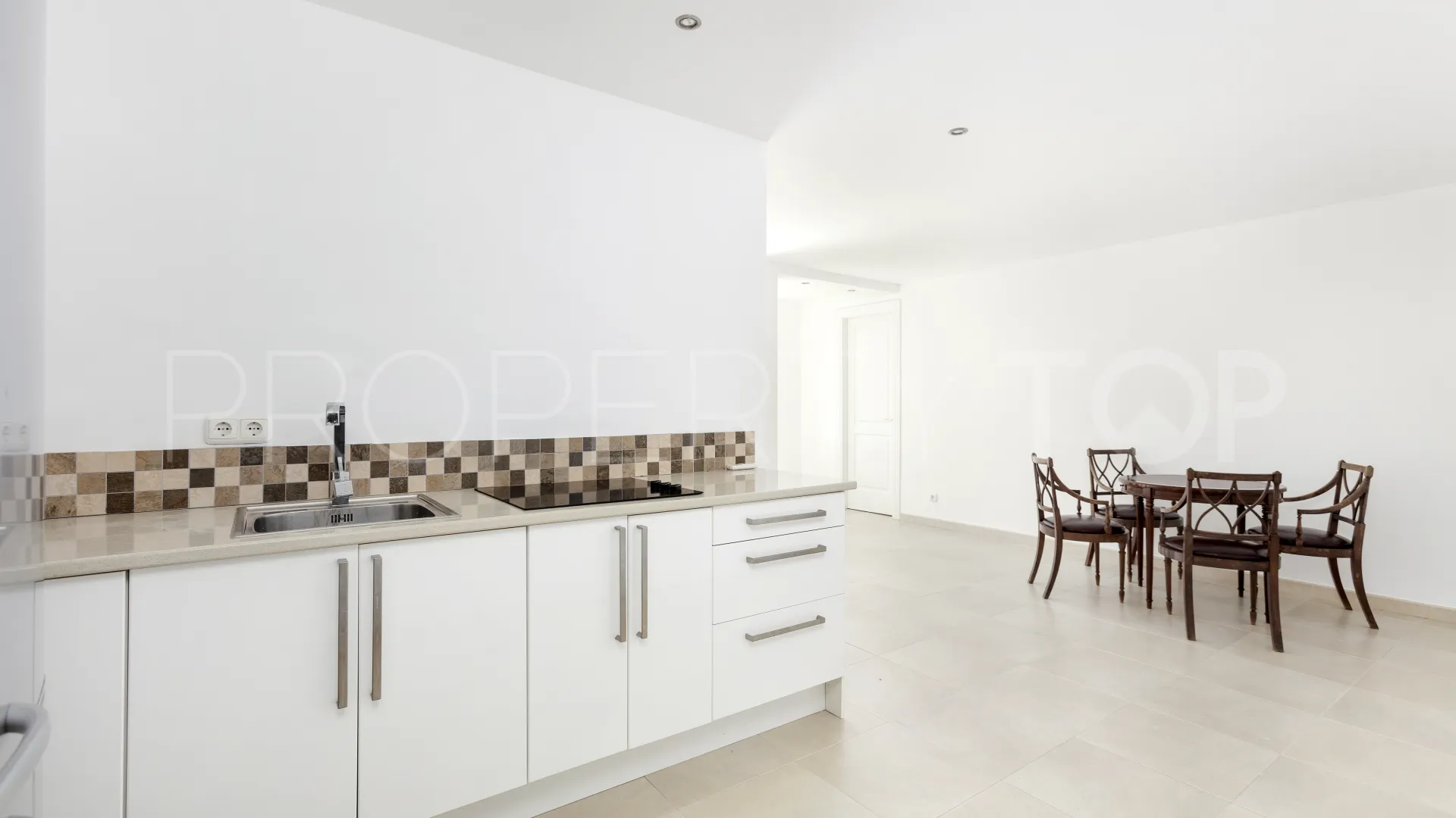 For sale villa with 5 bedrooms in Puerto del Almendro