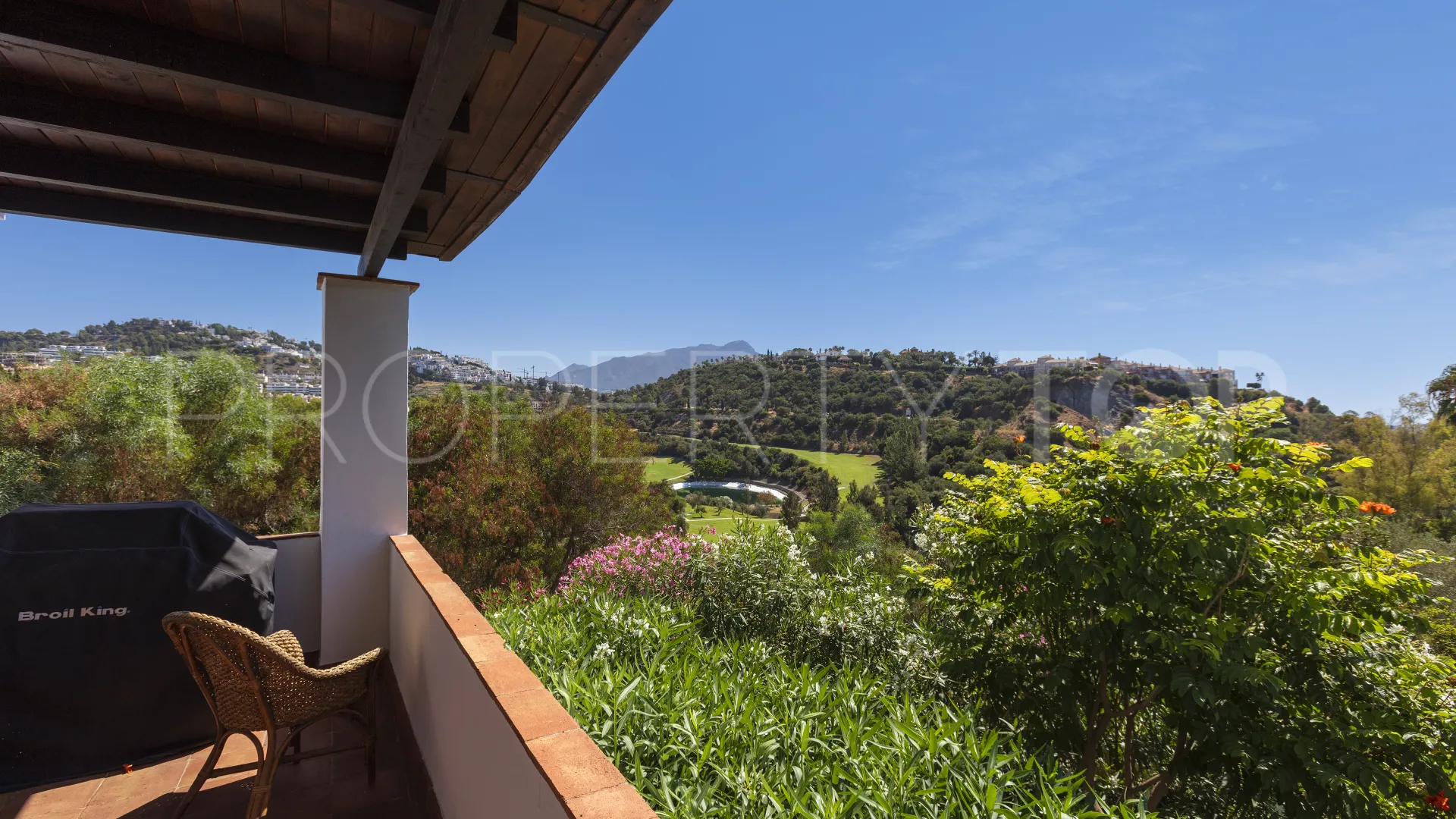 For sale villa with 5 bedrooms in Puerto del Almendro