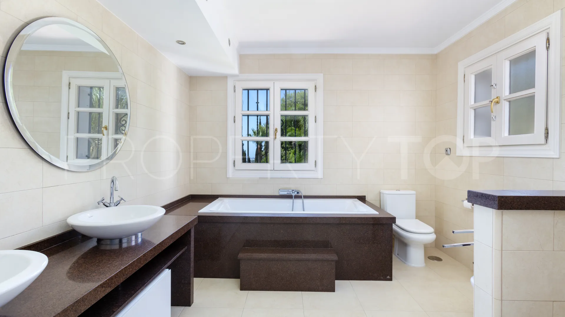 For sale villa with 5 bedrooms in Puerto del Almendro