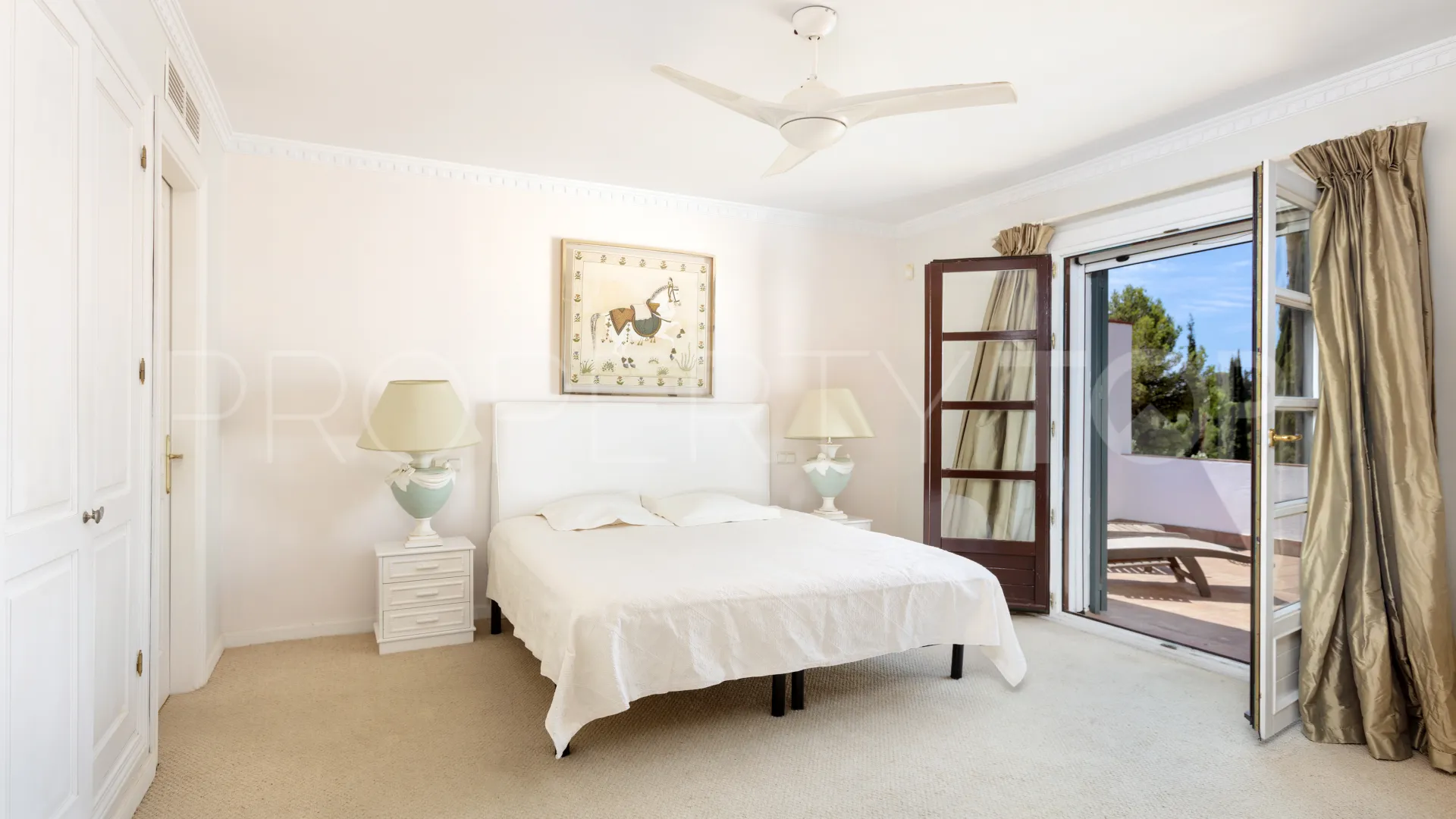 For sale villa with 5 bedrooms in Puerto del Almendro