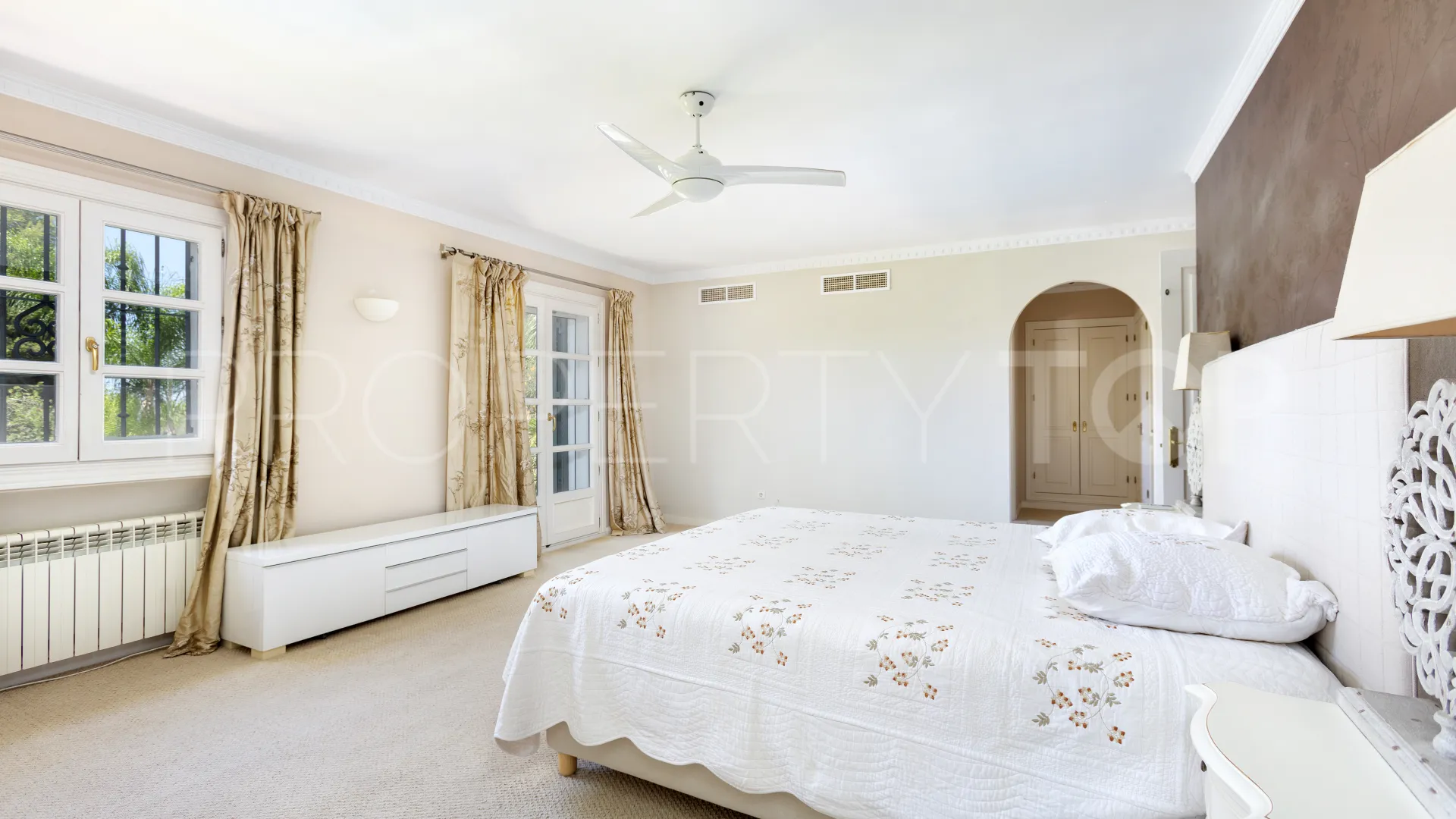 For sale villa with 5 bedrooms in Puerto del Almendro