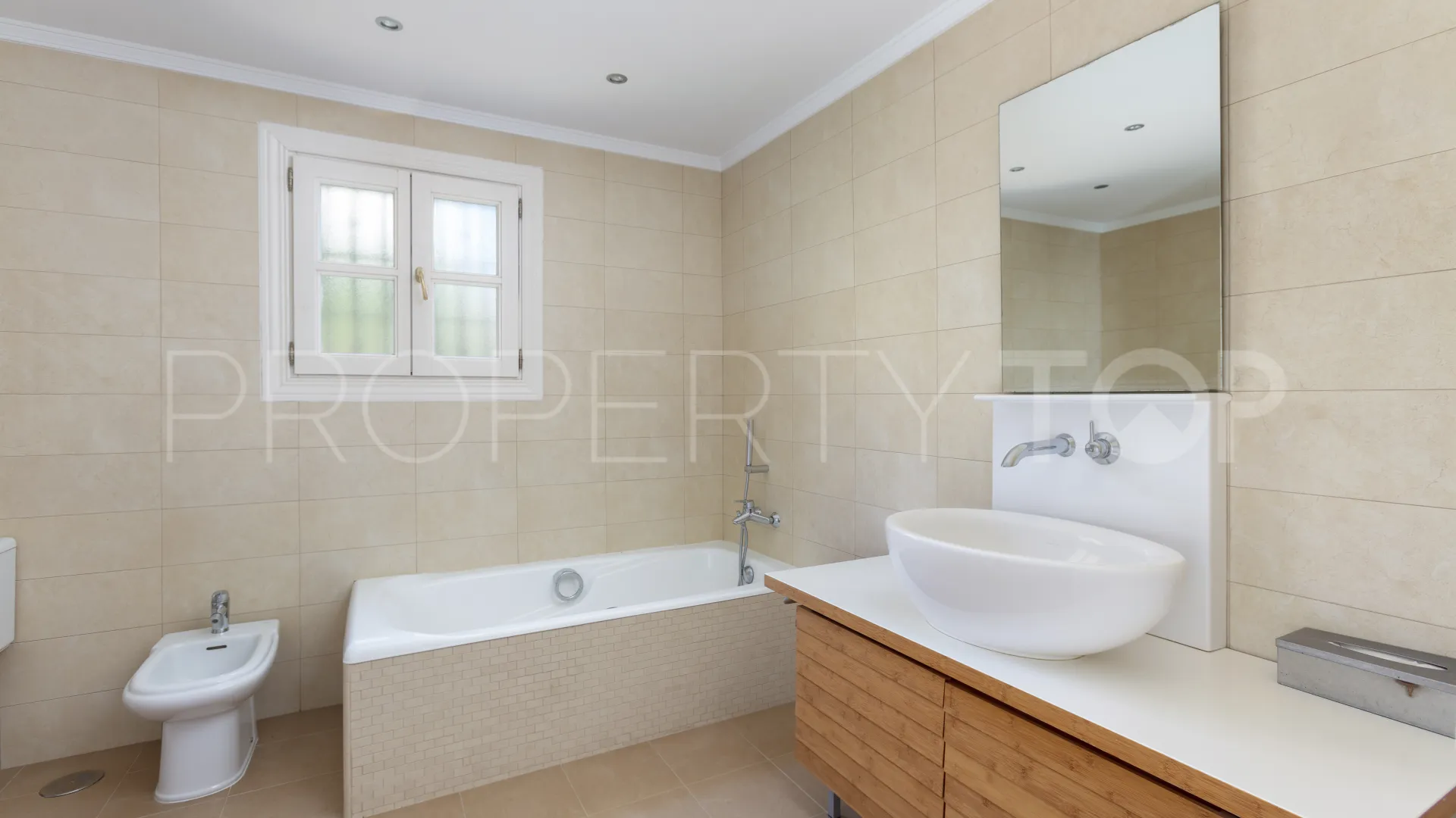 For sale villa with 5 bedrooms in Puerto del Almendro
