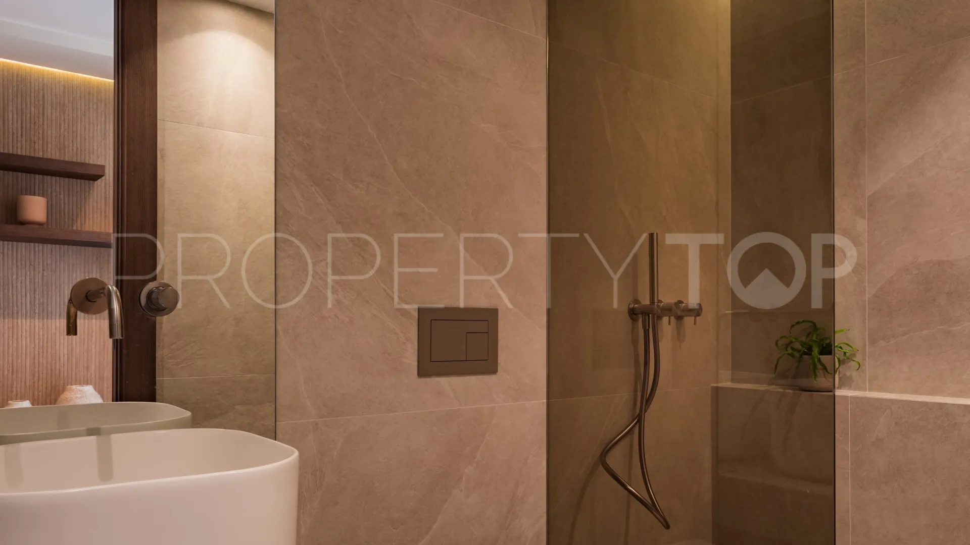 For sale town house with 3 bedrooms in Altos de Aloha