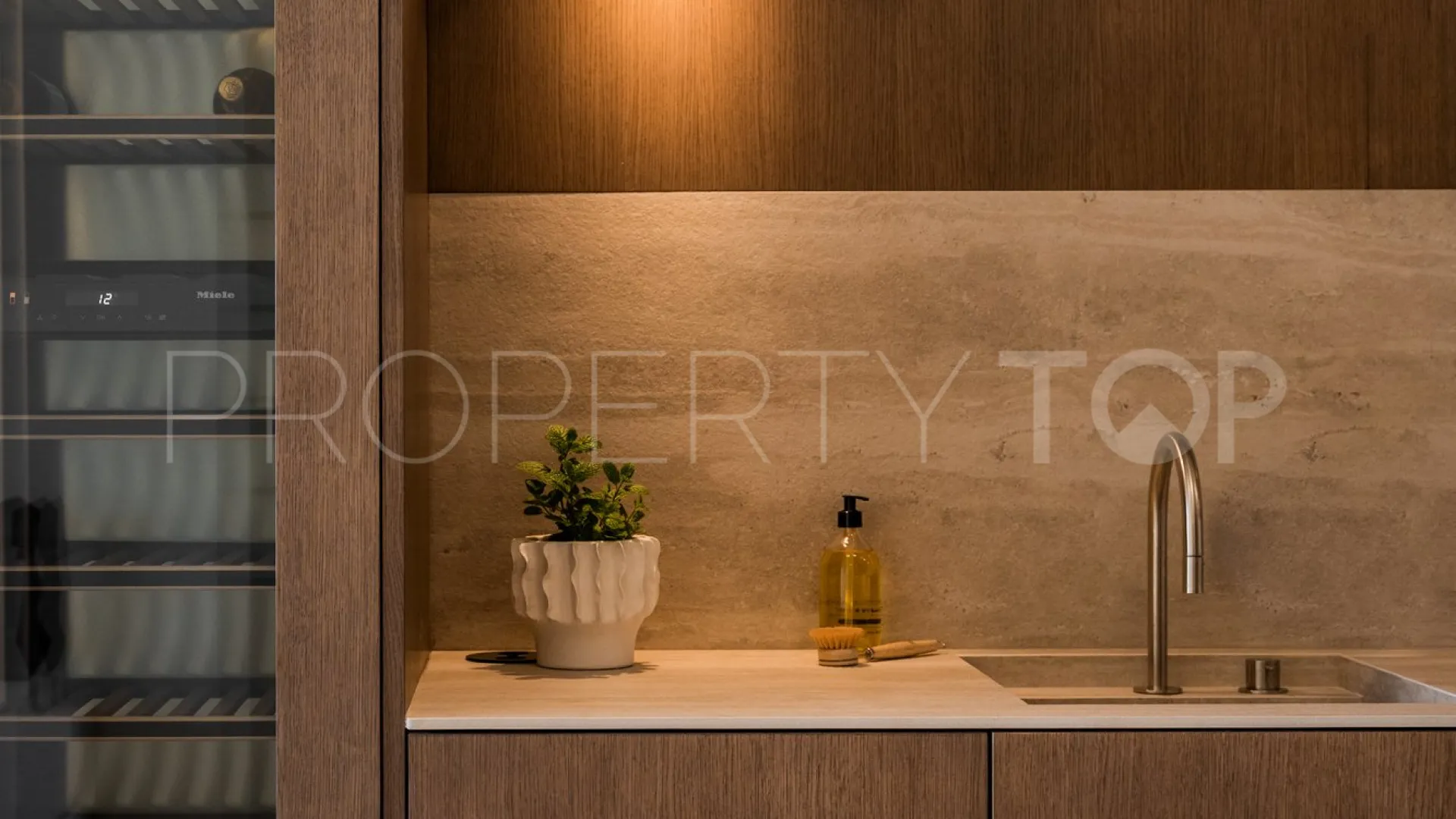 For sale town house with 3 bedrooms in Altos de Aloha