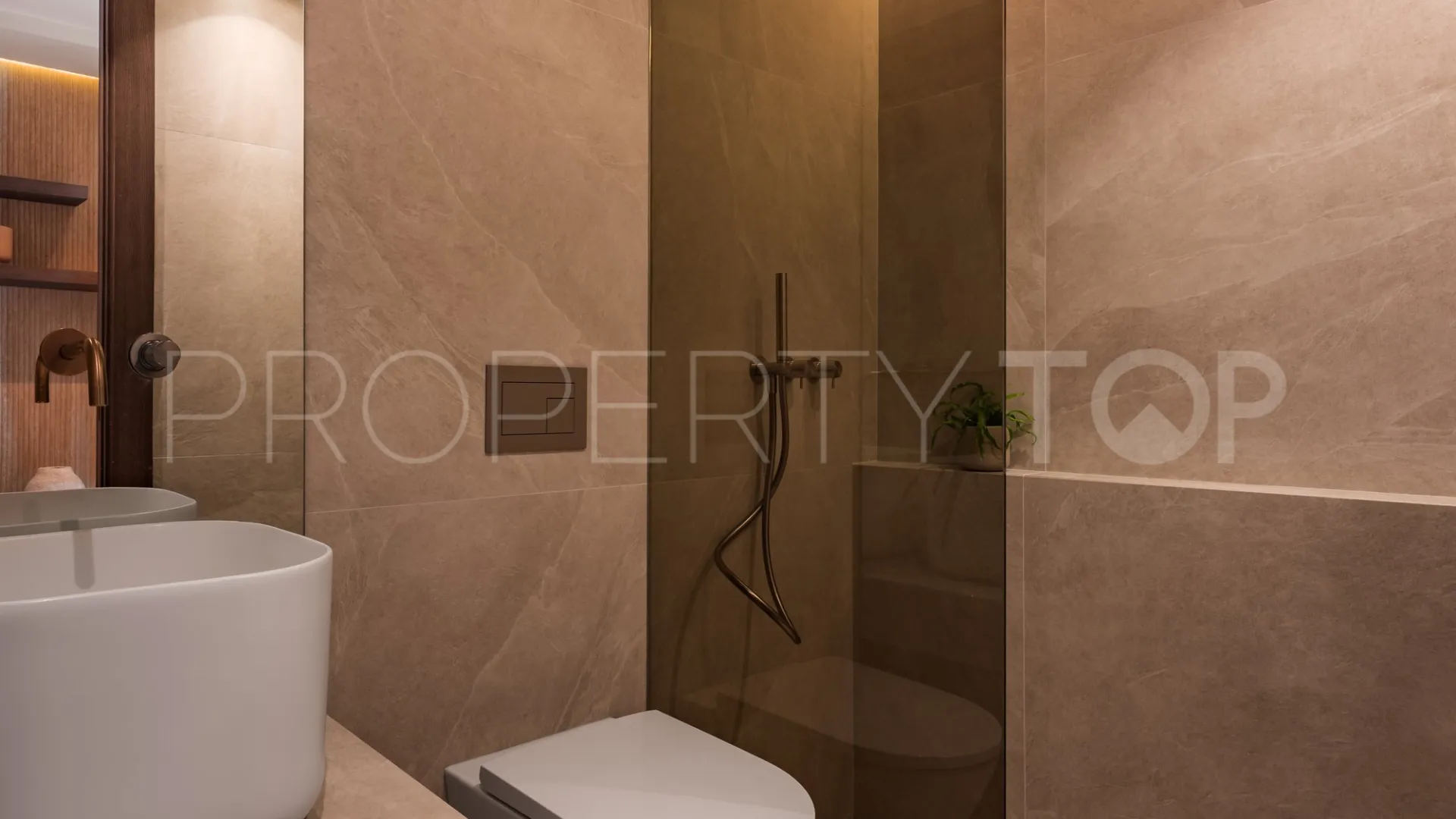 For sale town house with 3 bedrooms in Altos de Aloha
