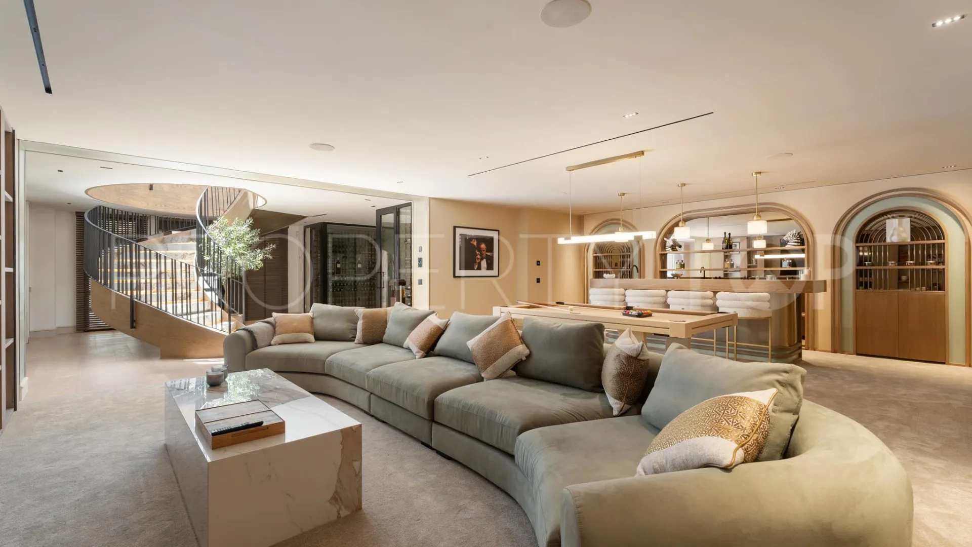 For sale 6 bedrooms villa in Nueva Andalucia