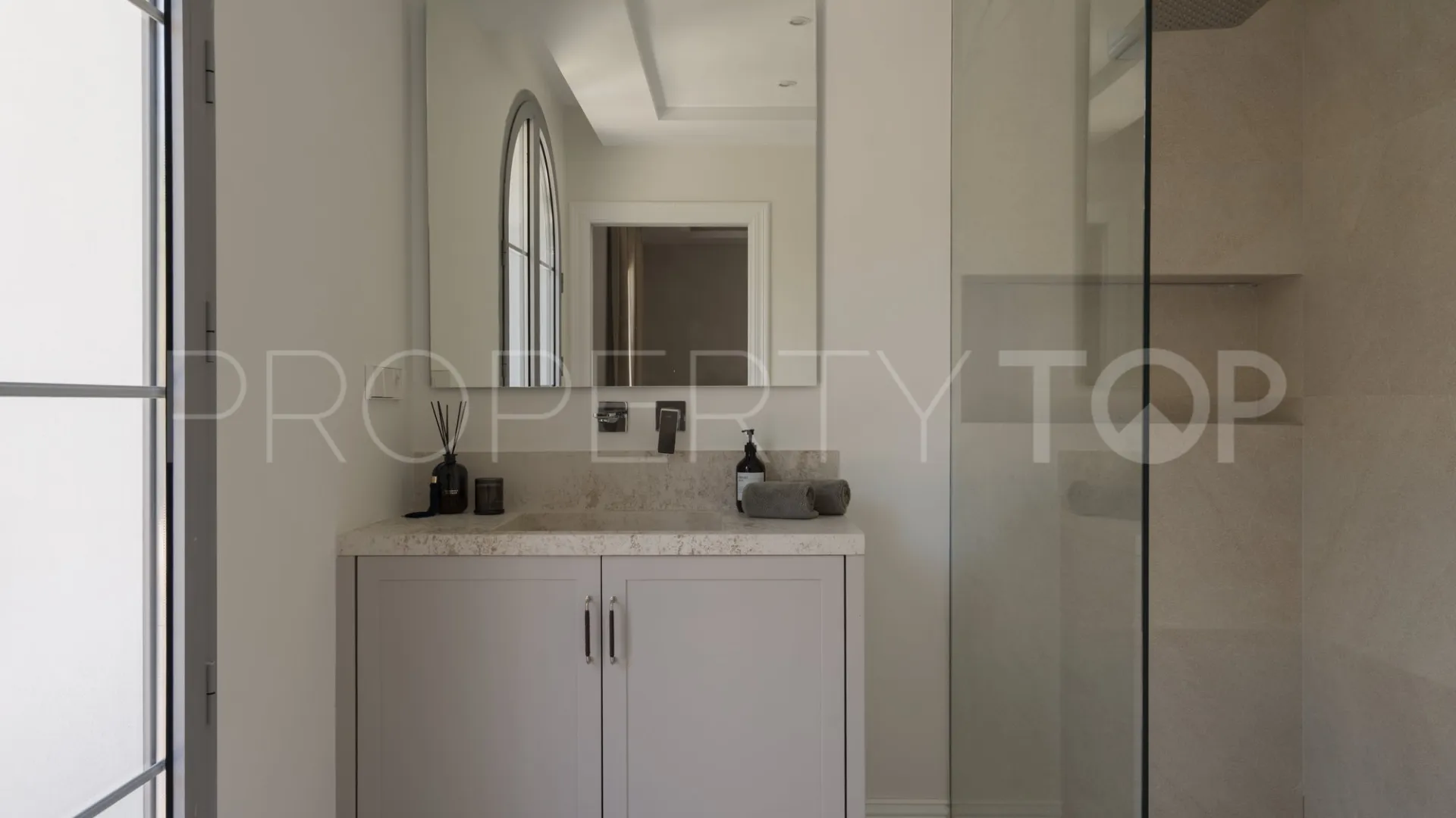 Buy villa in Los Arqueros