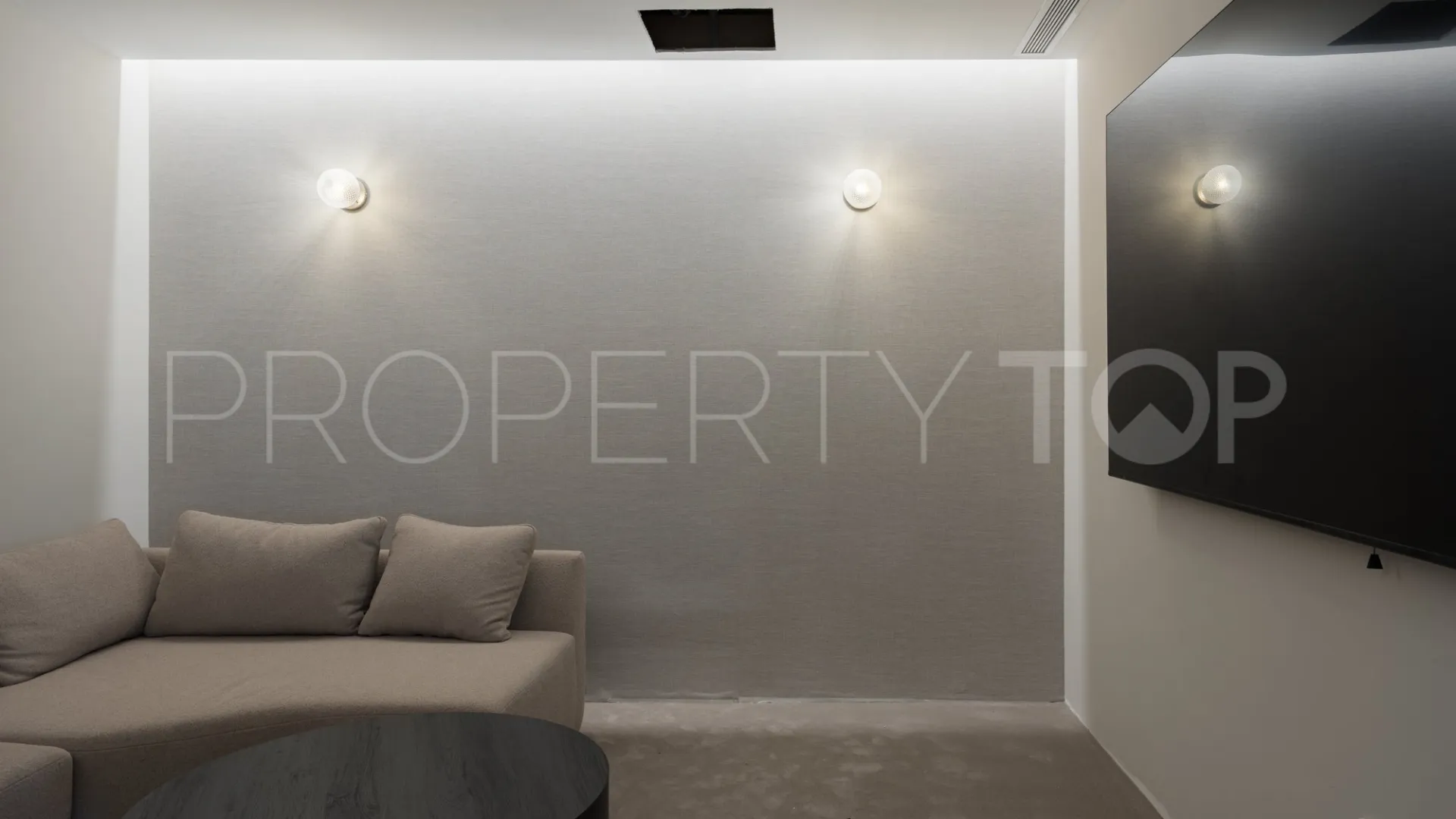 Buy villa in Los Arqueros