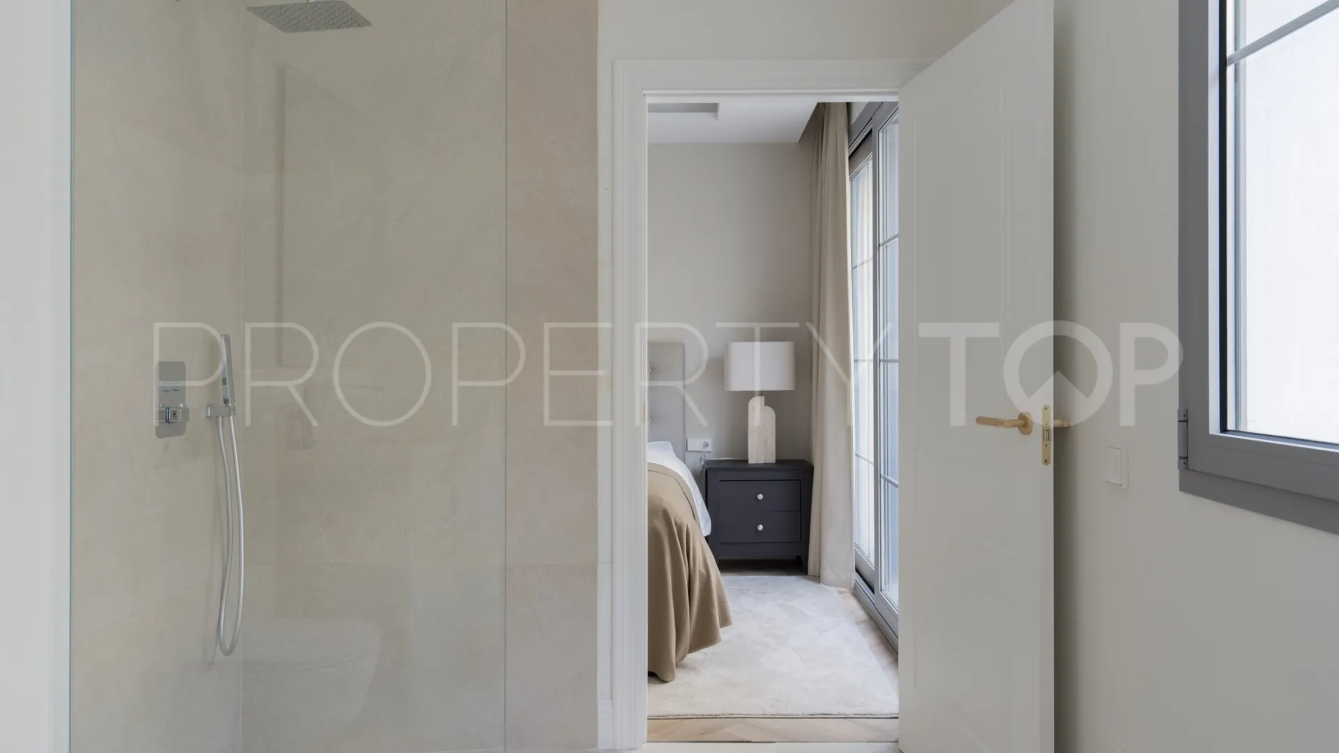 Buy villa in Los Arqueros