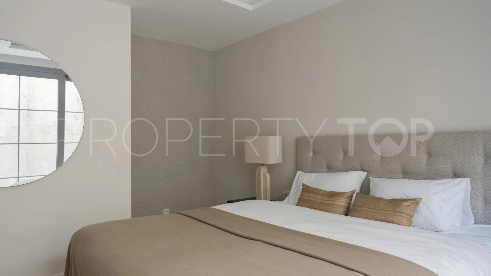 Buy villa in Los Arqueros