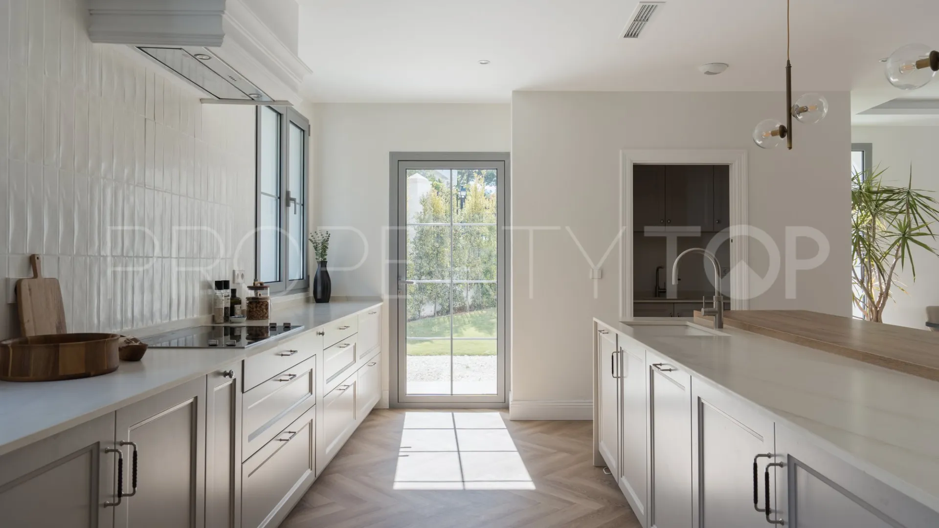 Buy villa in Los Arqueros