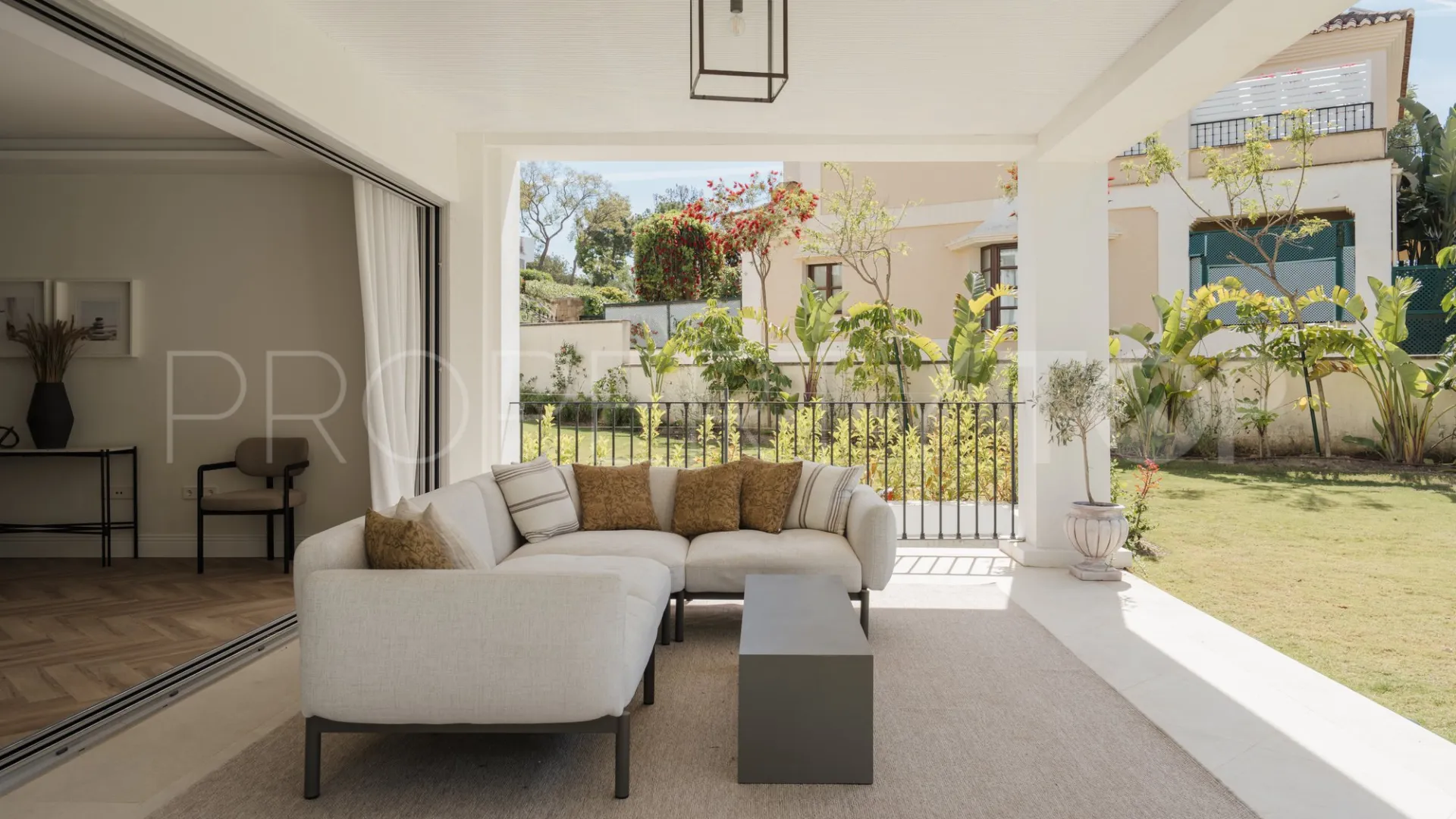 Buy villa in Los Arqueros