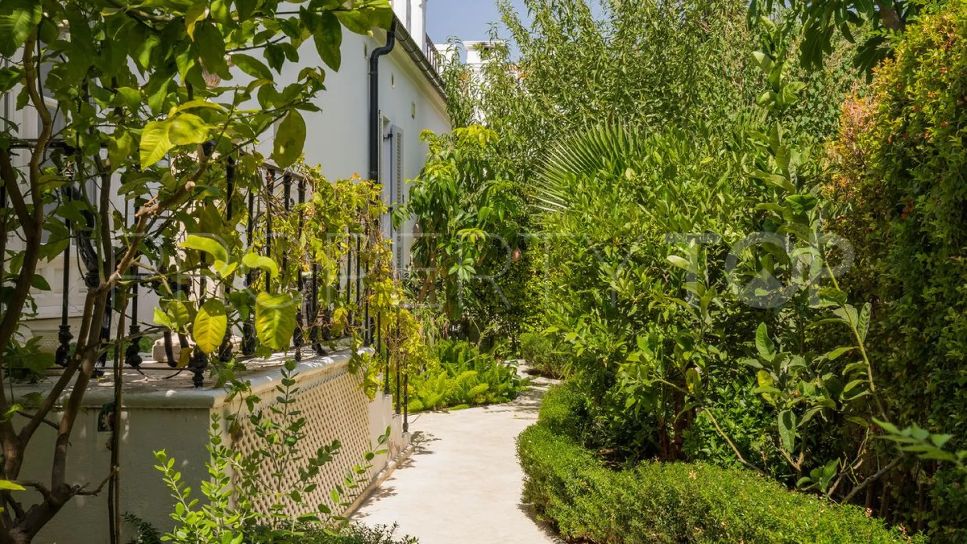Cala de Mijas, villa a la venta